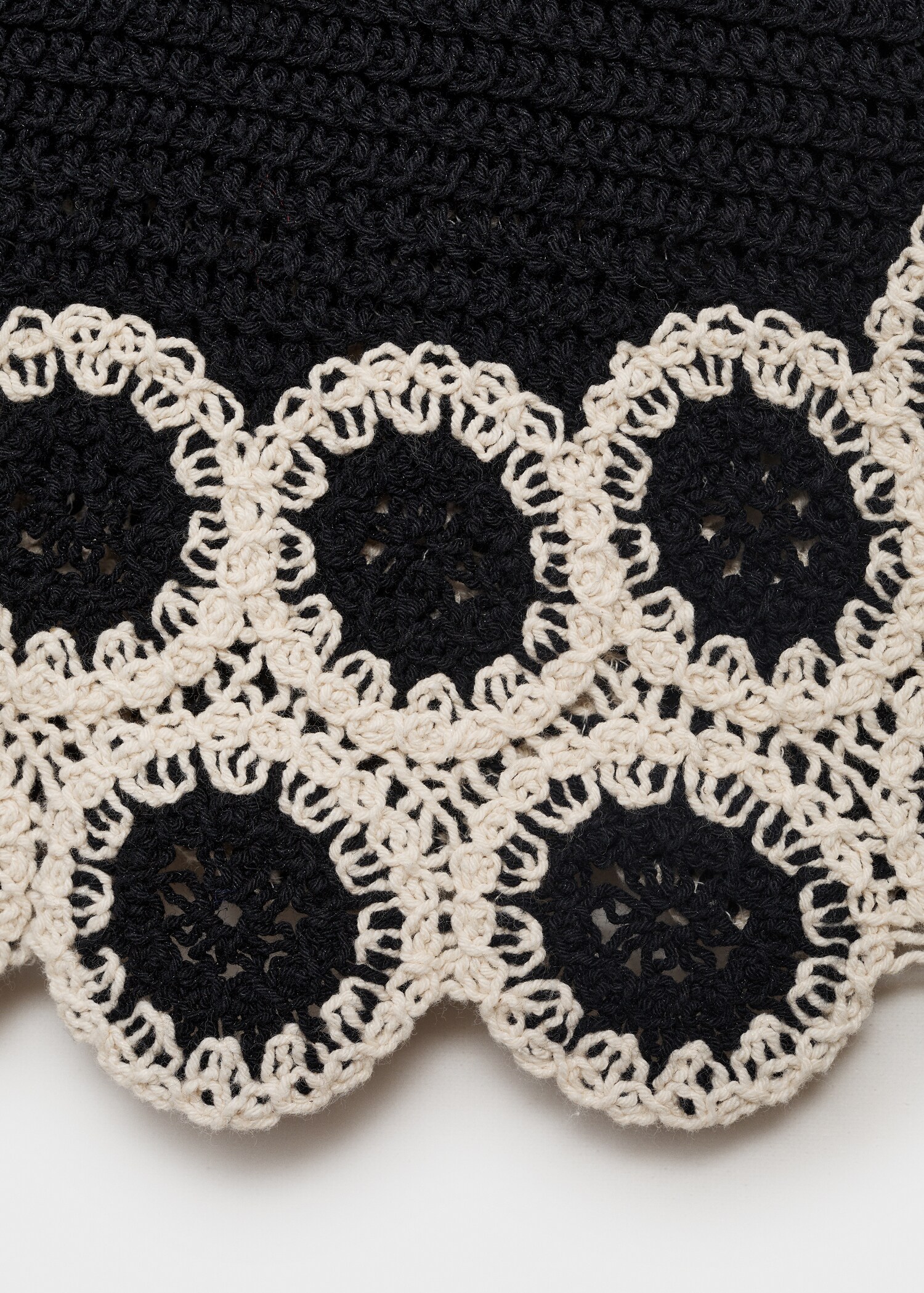 Circular-print crochet vest - Details of the article 8