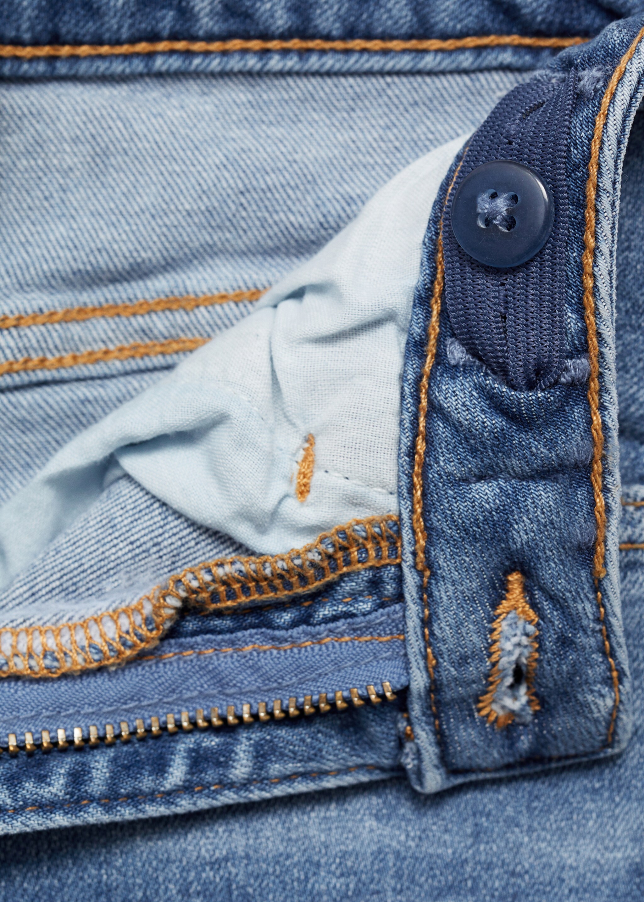 Skinny jeans with frayed hem - Details of the article 0