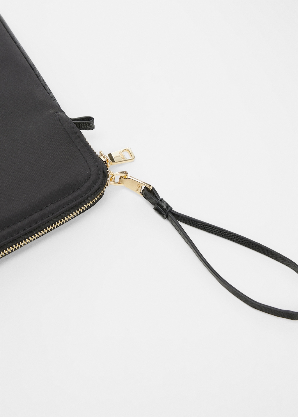 Nylon case with zip