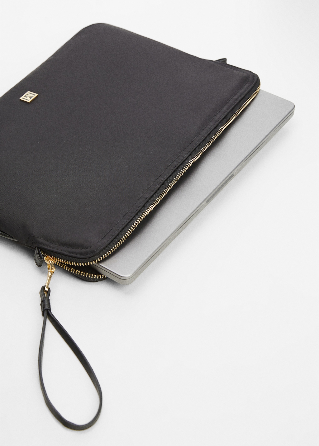 Nylon case with zip