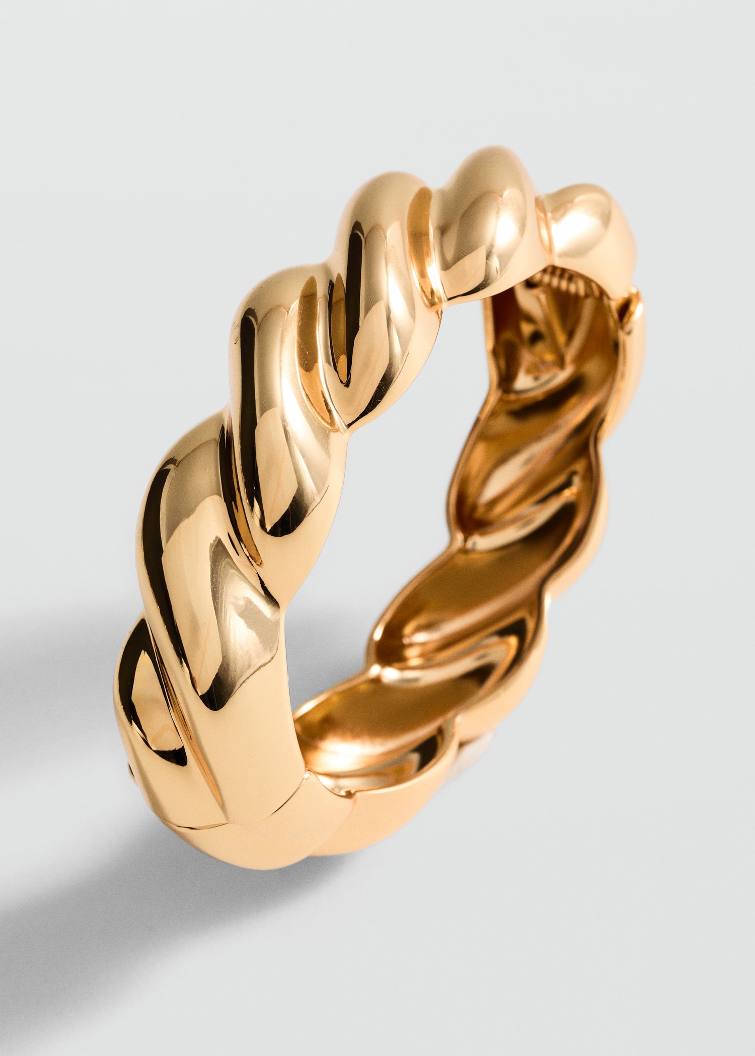 Bracelet relief - Plan moyen