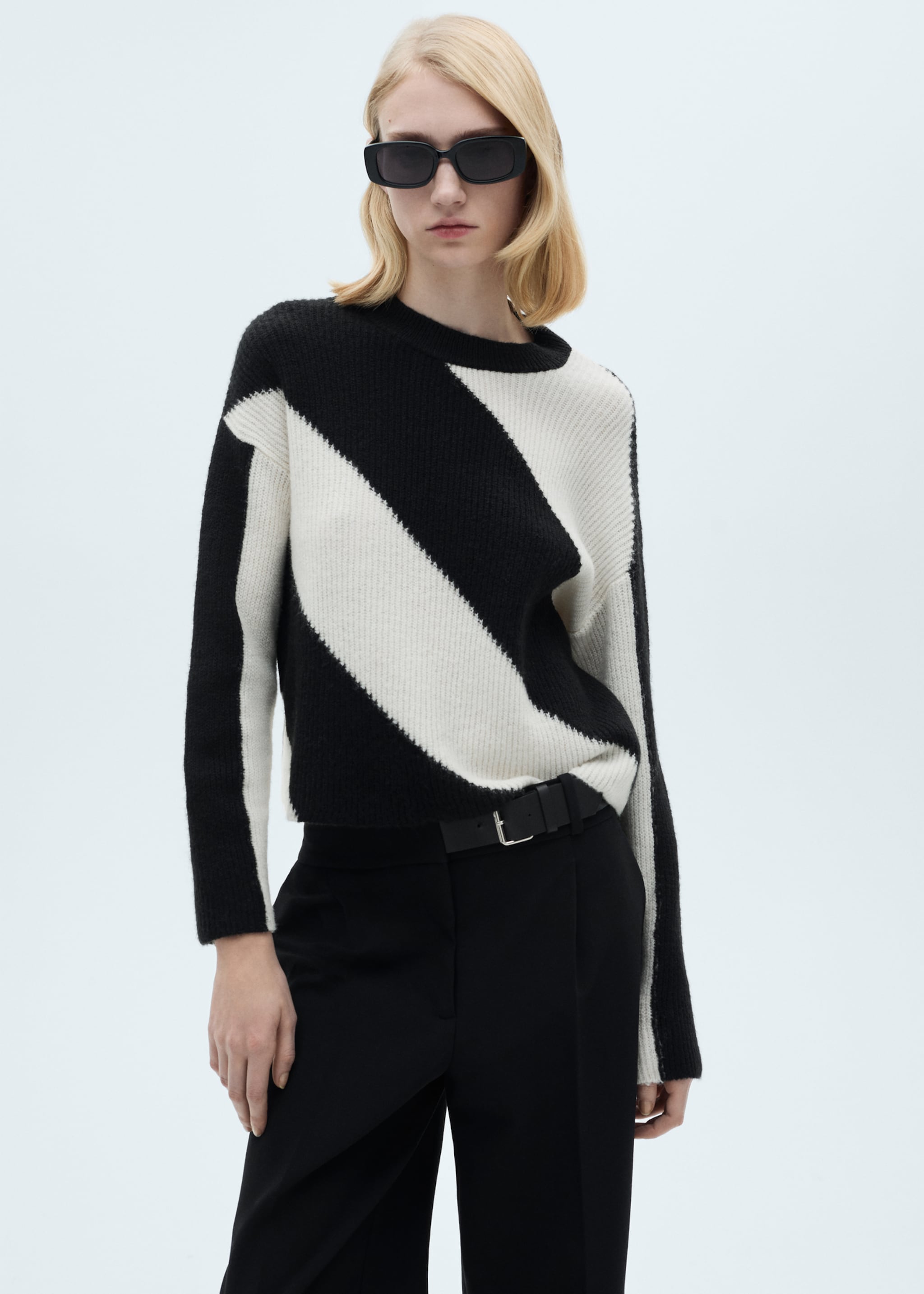 Knit striped sweater - Medium plane
