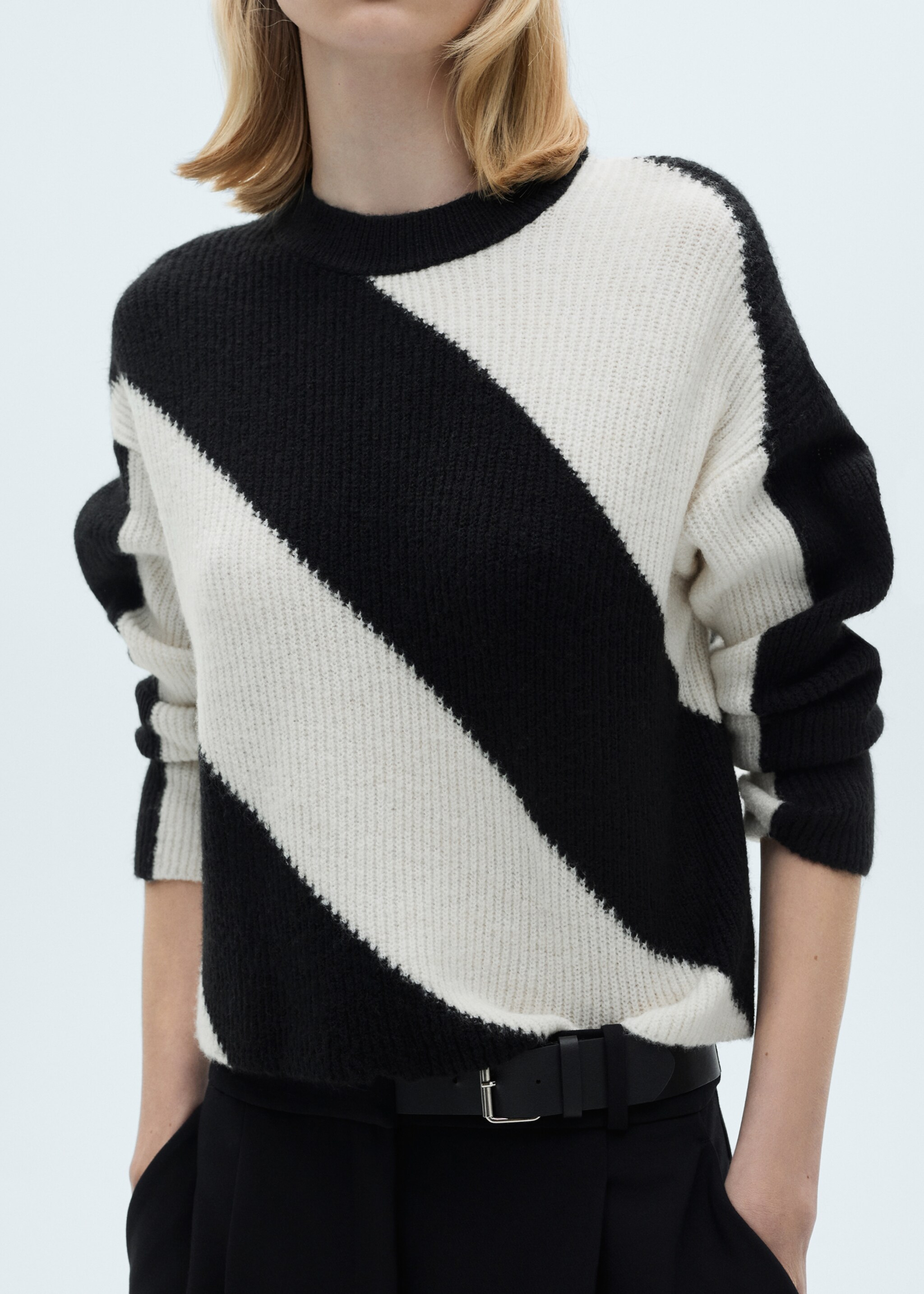 Pulover din tricot cu dungi - Detaliu al articolului 6