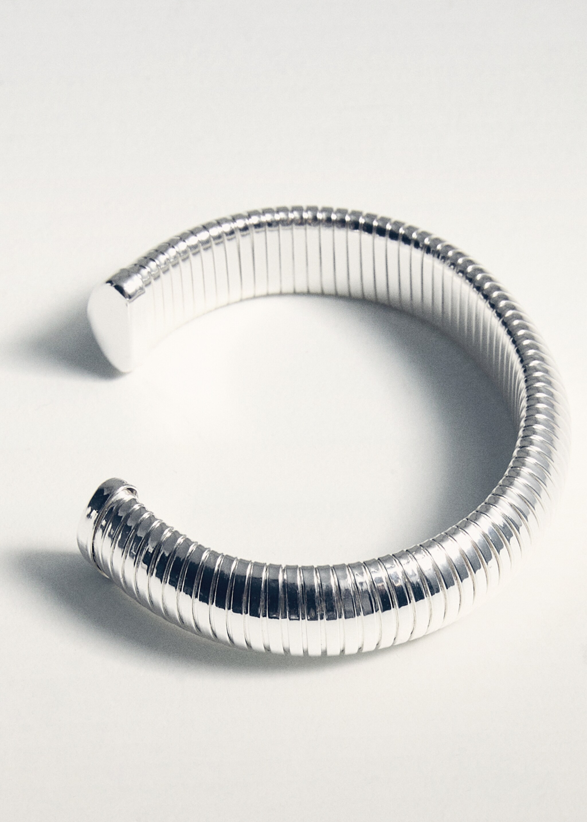 Rigid textured bracelet - Details of the article 1