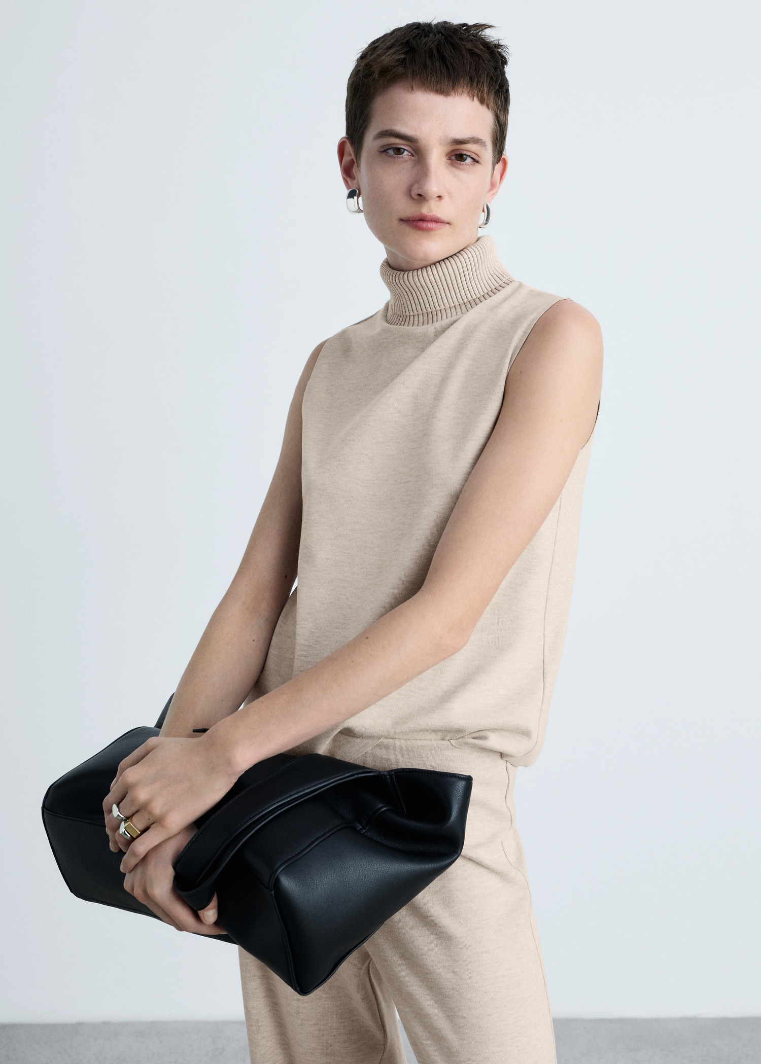 Turtleneck knitted top1