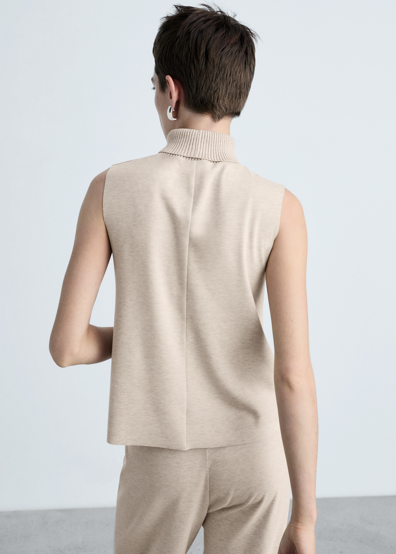 Turtleneck knitted top - Reverse of the article