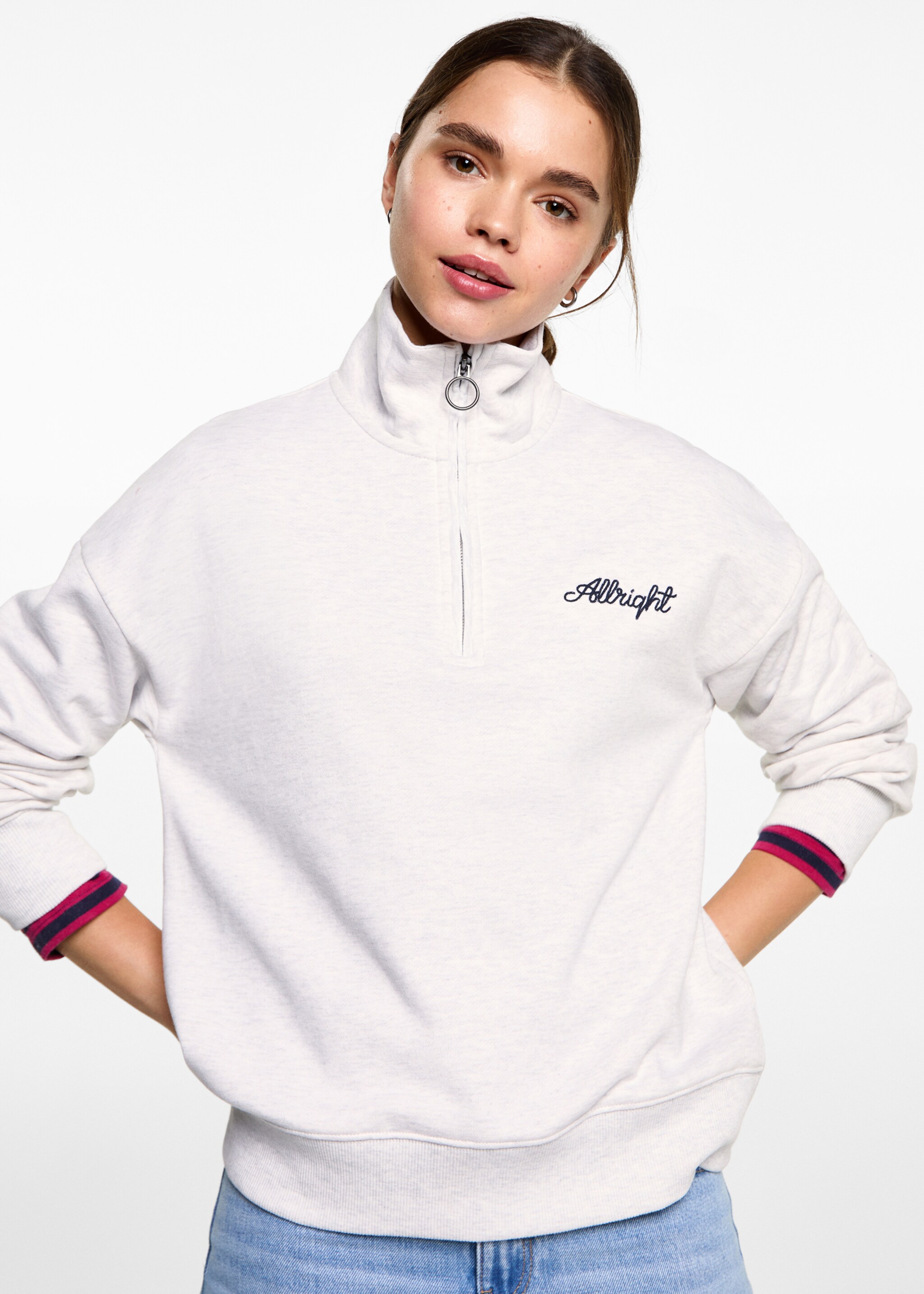 Sudadera cremallera mensaje - Plano medio