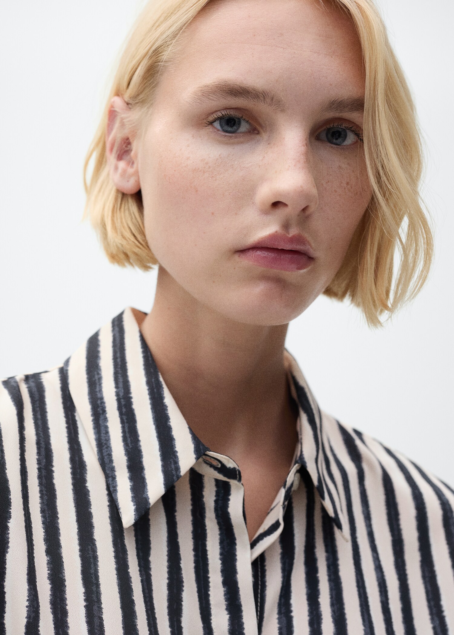 Striped flowy shirt - Details of the article 1