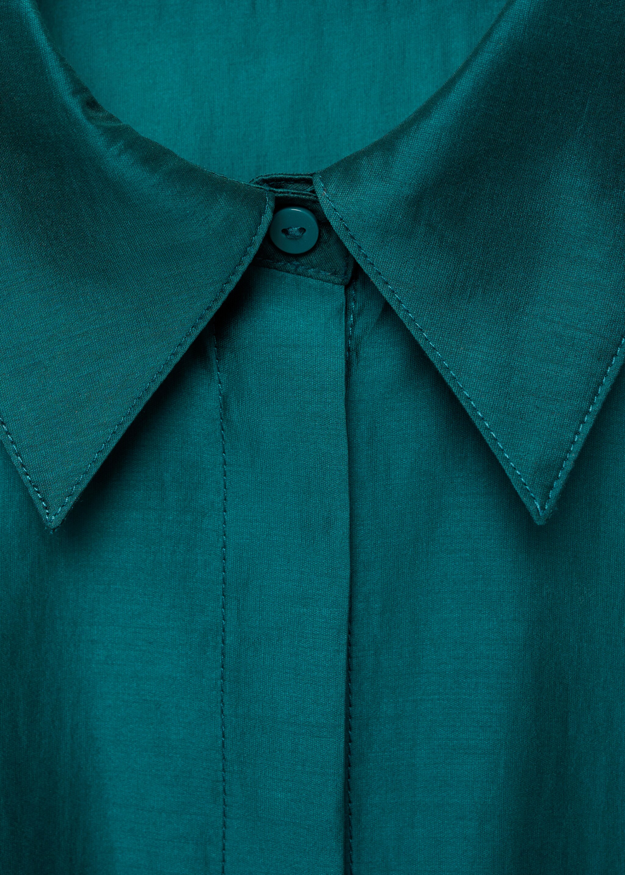 Satin shirt with hidden buttons - Details of the article 8