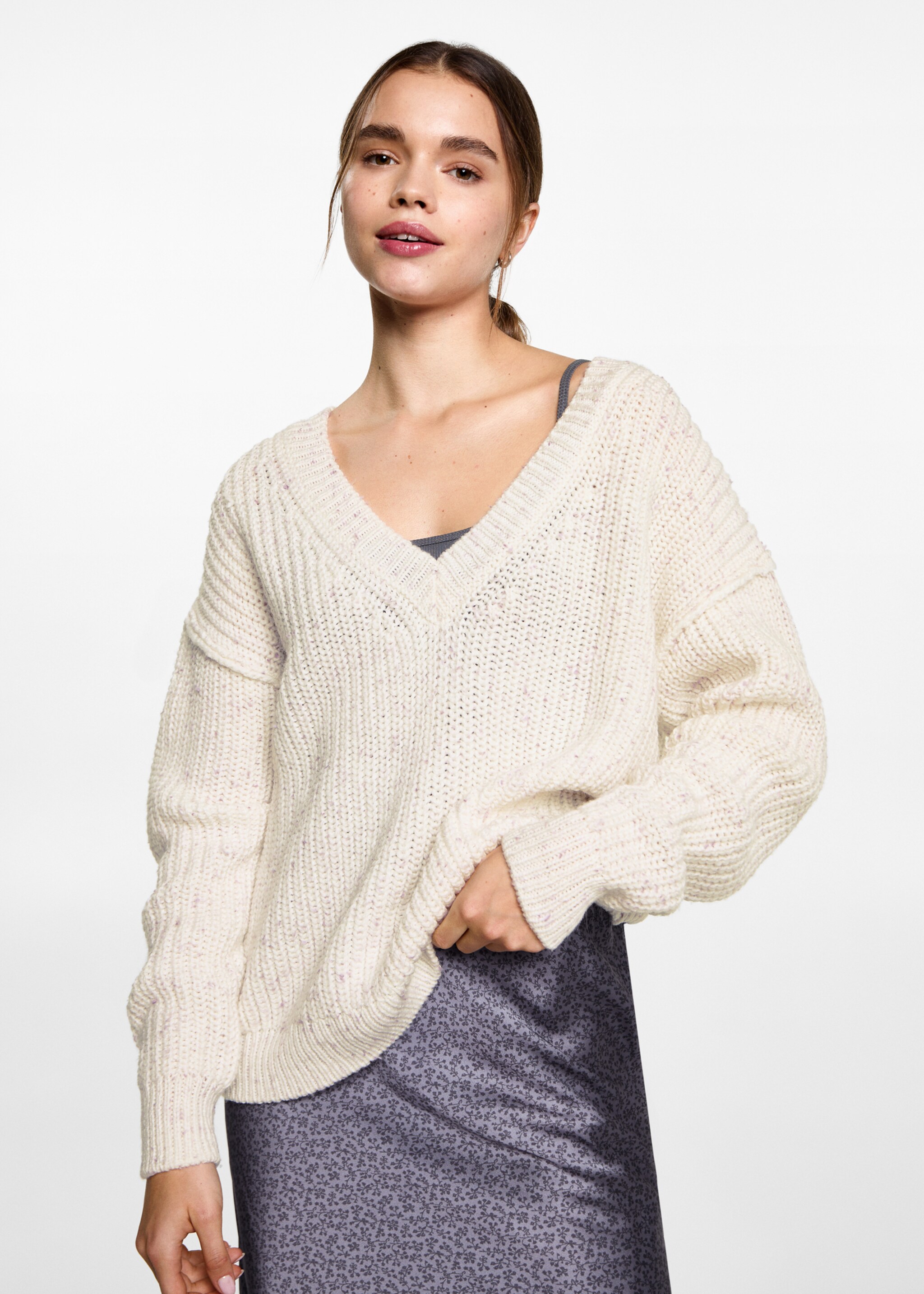 Oversized V-neck sweater - Medium plane