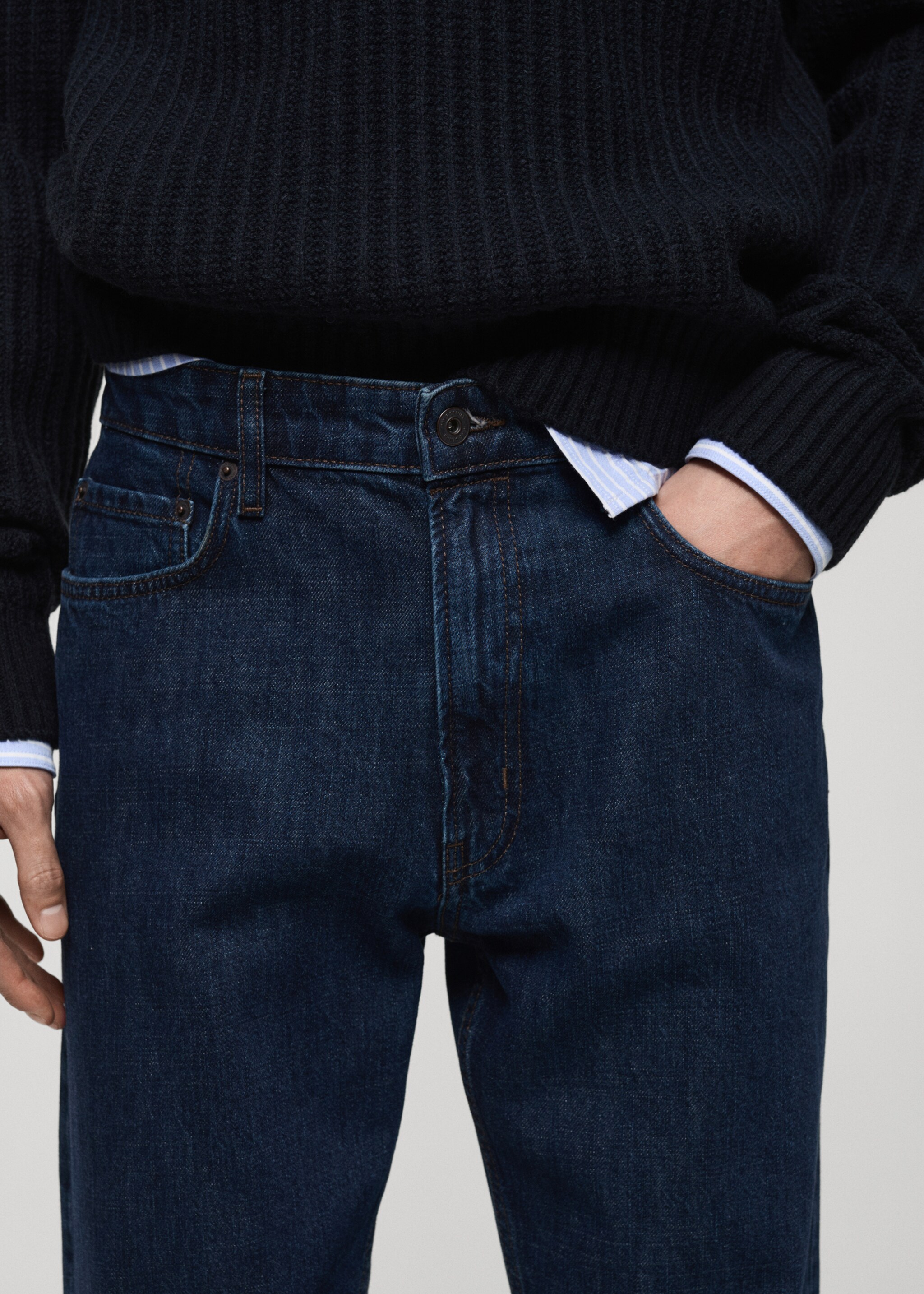Straight Fit-Jeans Moby mit dunkler Waschung - Detail des Artikels 1