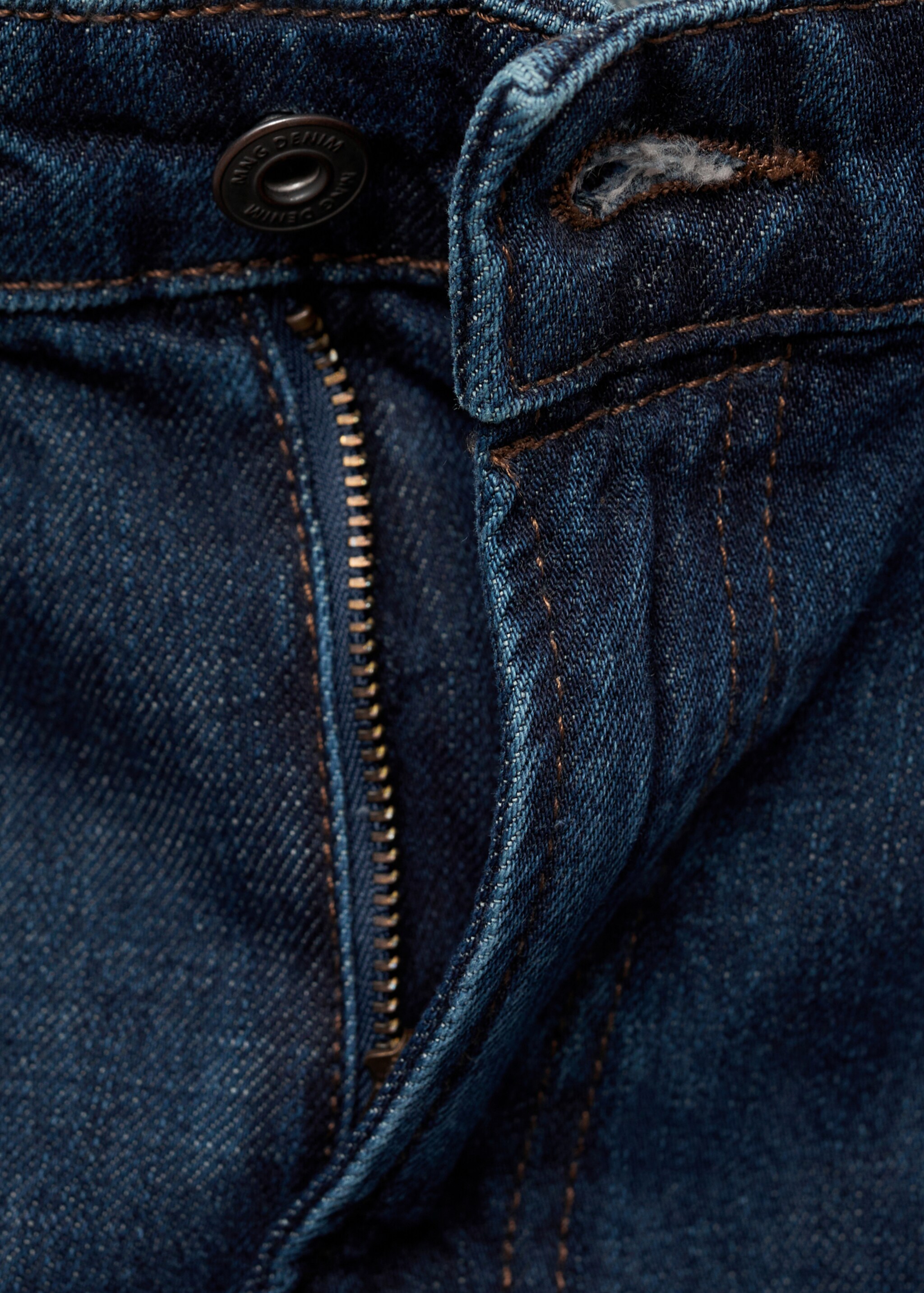 Straight Fit-Jeans Moby mit dunkler Waschung - Detail des Artikels 8