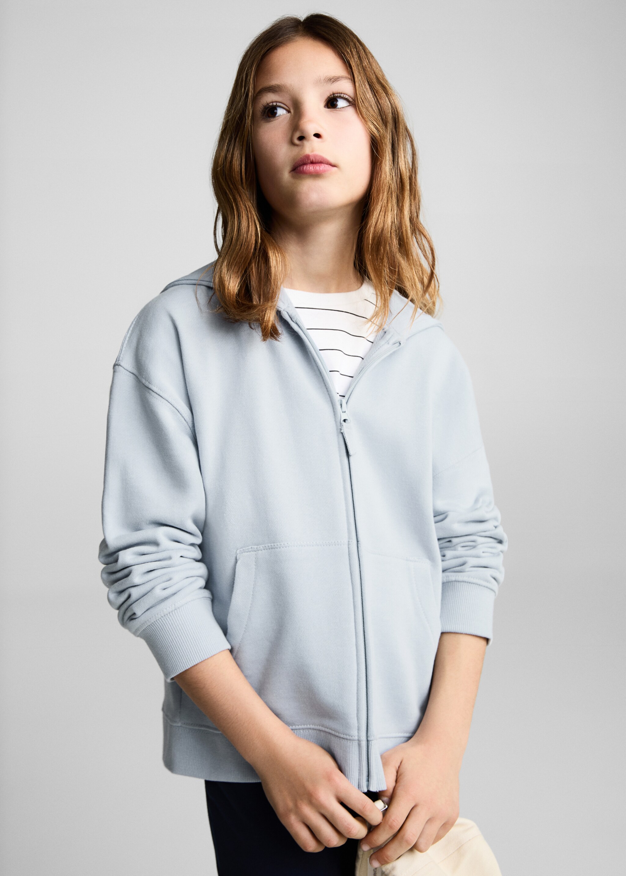 Sudadera abierta capucha - Plano medio