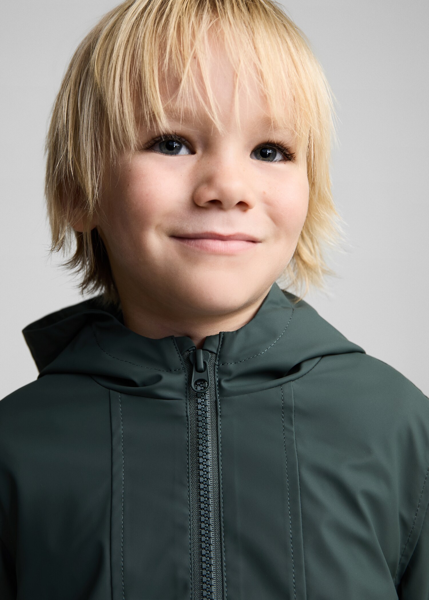 Hooded water-repellent coat - Details of the article 1