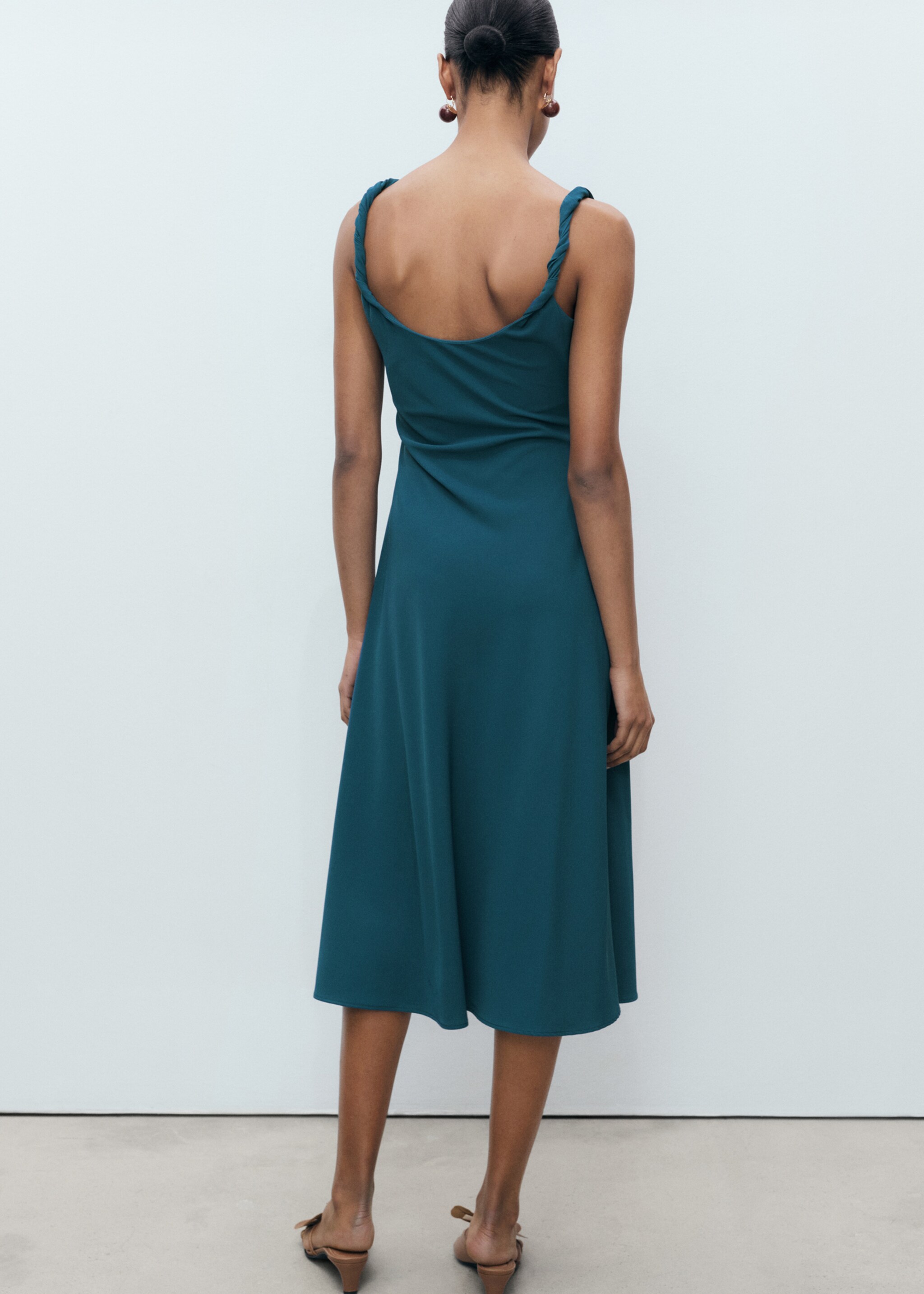 Vestido midi fruncido - Reverso del artículo