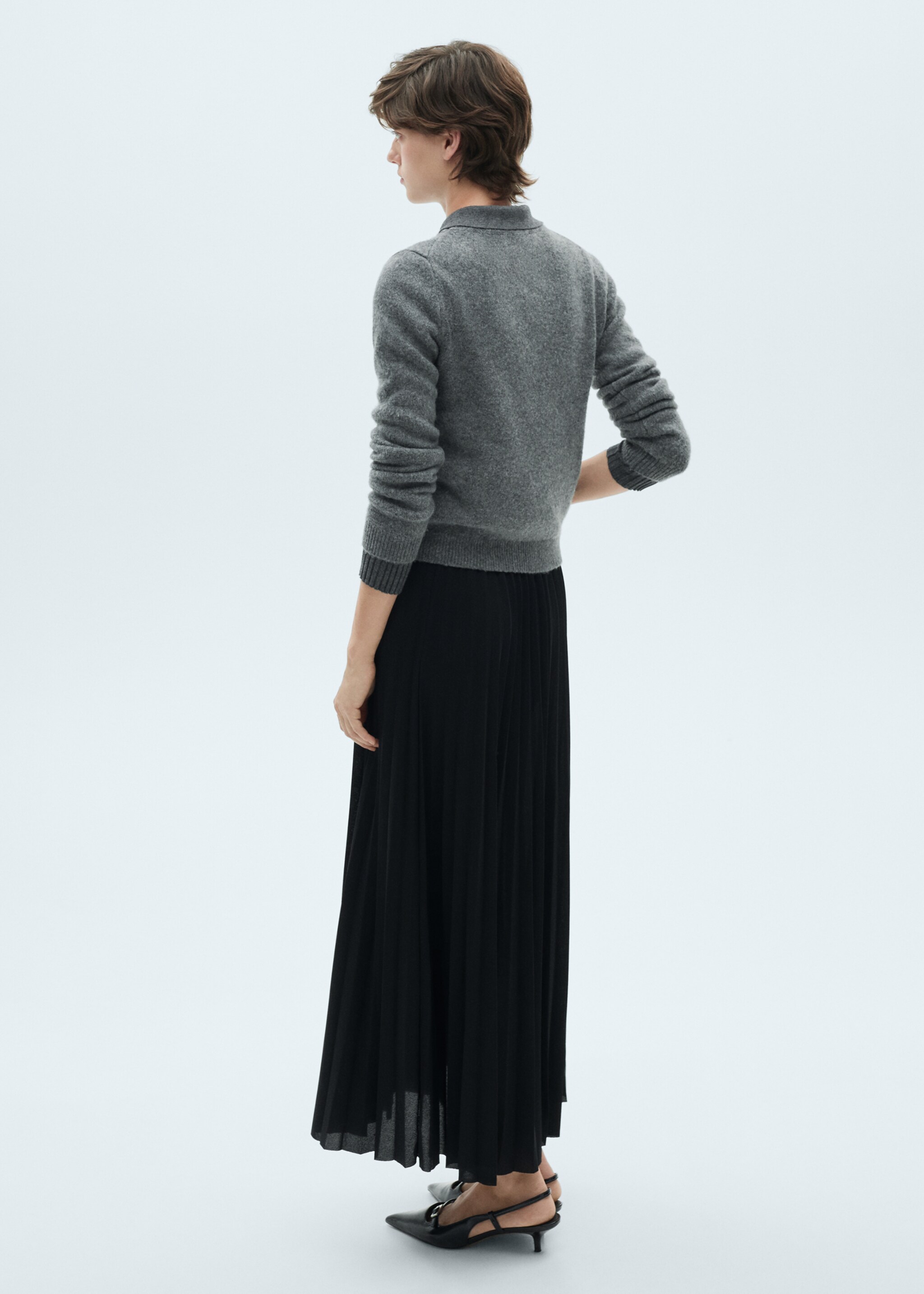 Pleated long skirt - Reverse of the article