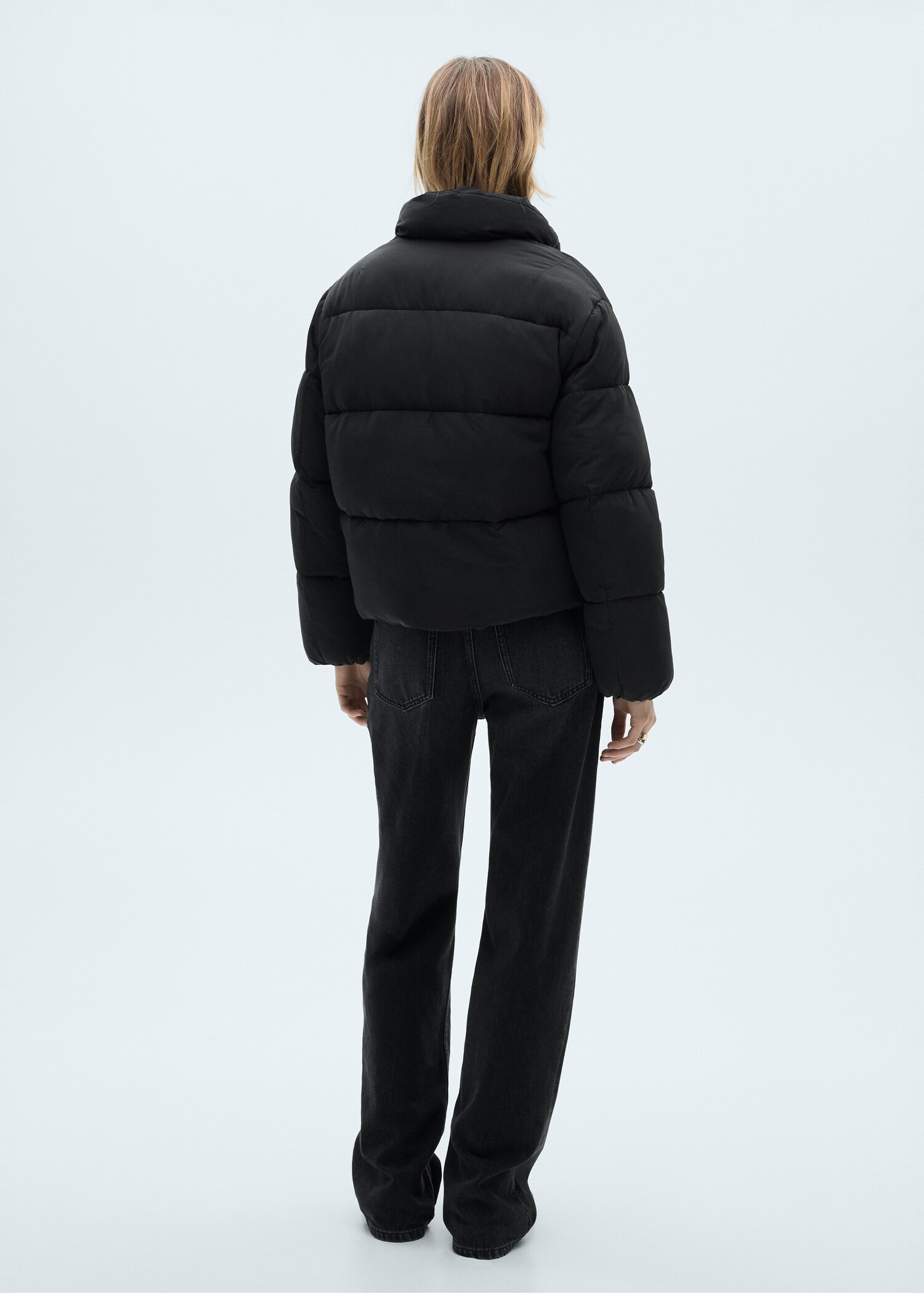 Anorak corto acolchado cuello pelo - Reverso del artículo