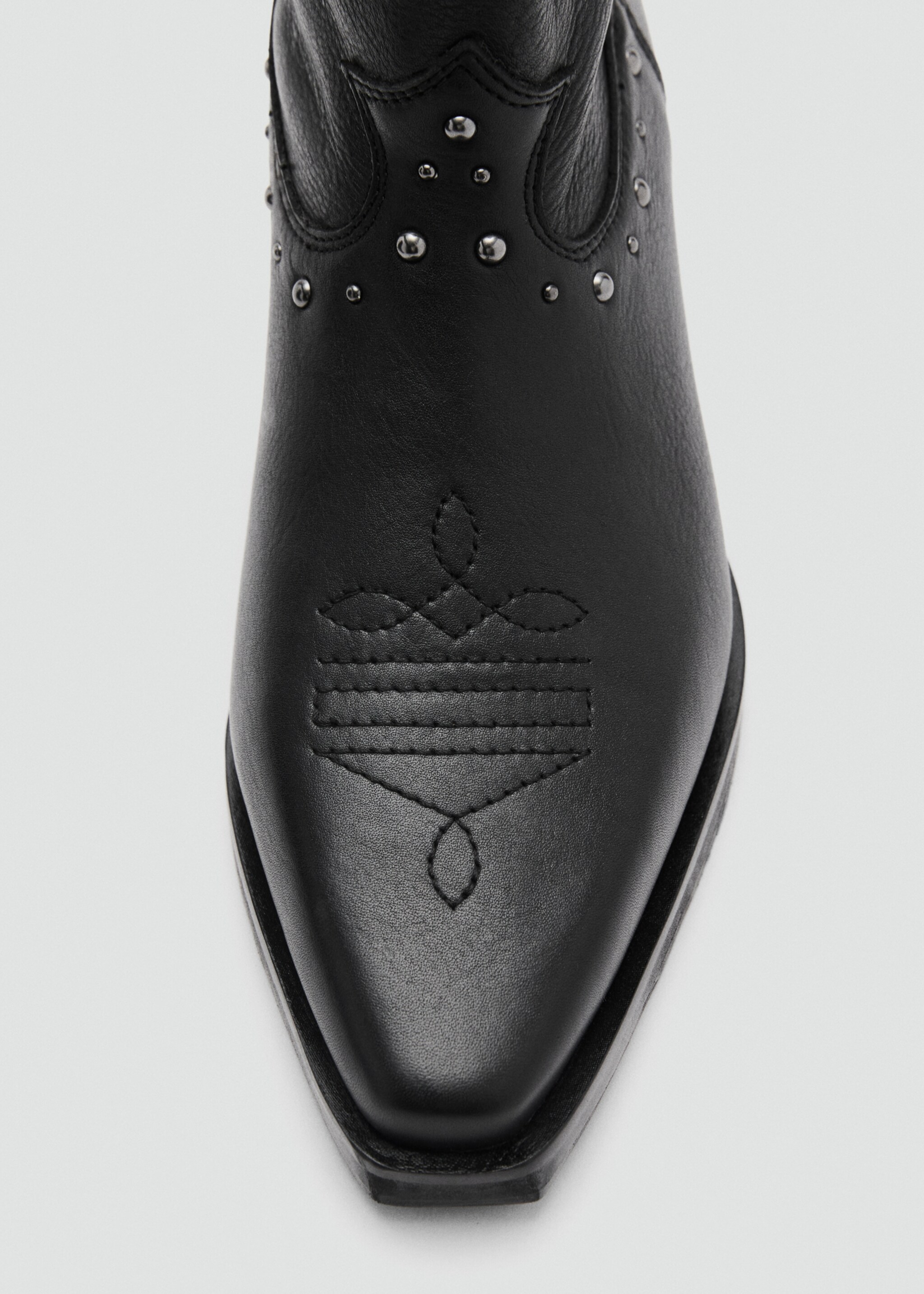 Cowboy-style leather ankle boots - Details of the article 1