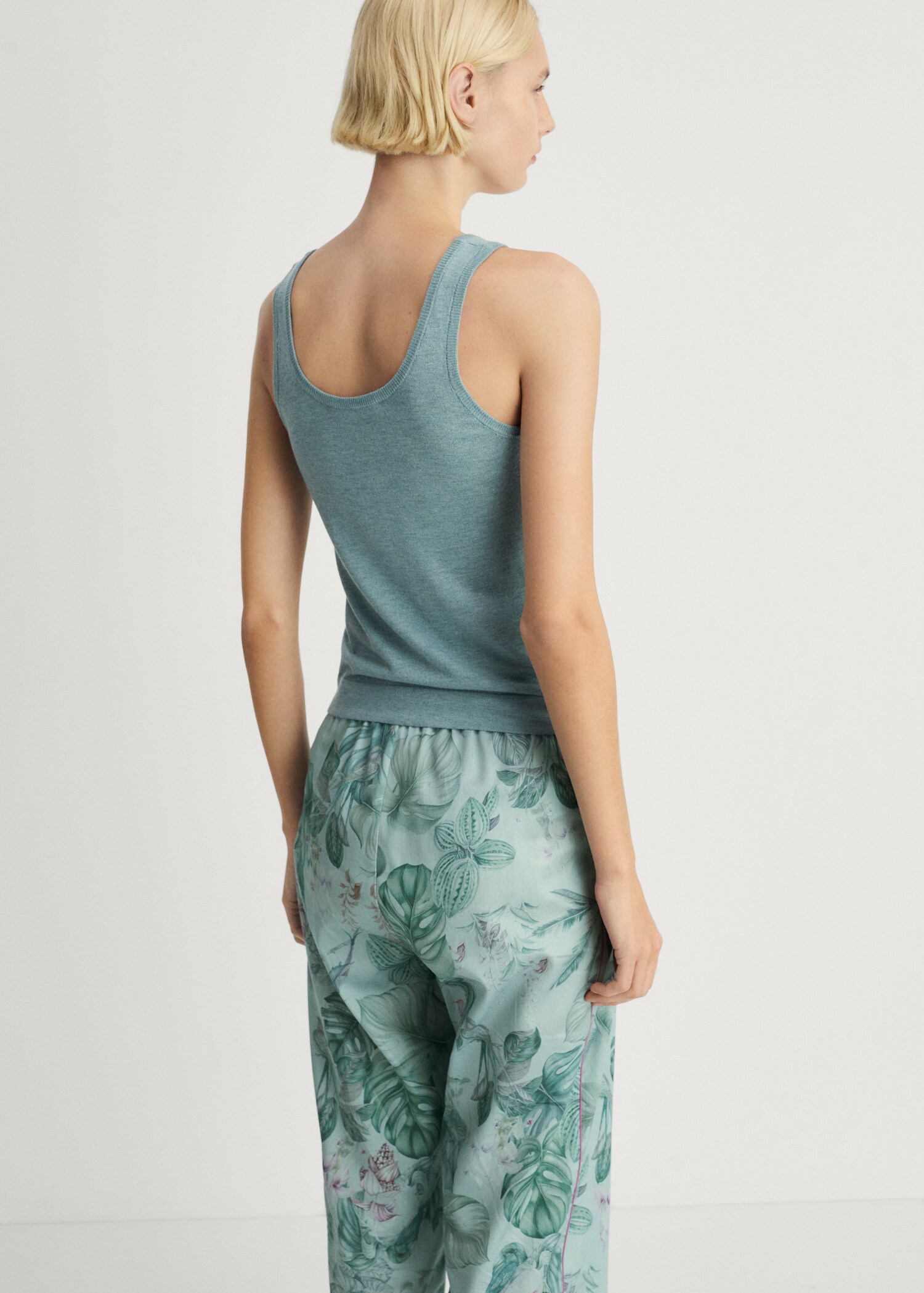 Ribbed knit tank top - Reverse of the article