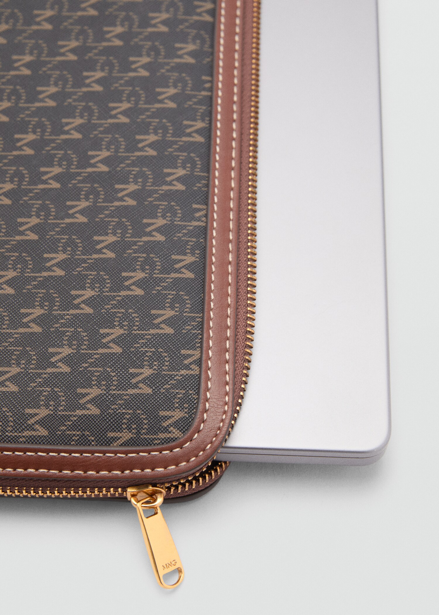 Laptop case with printed logo - Details of the article 1