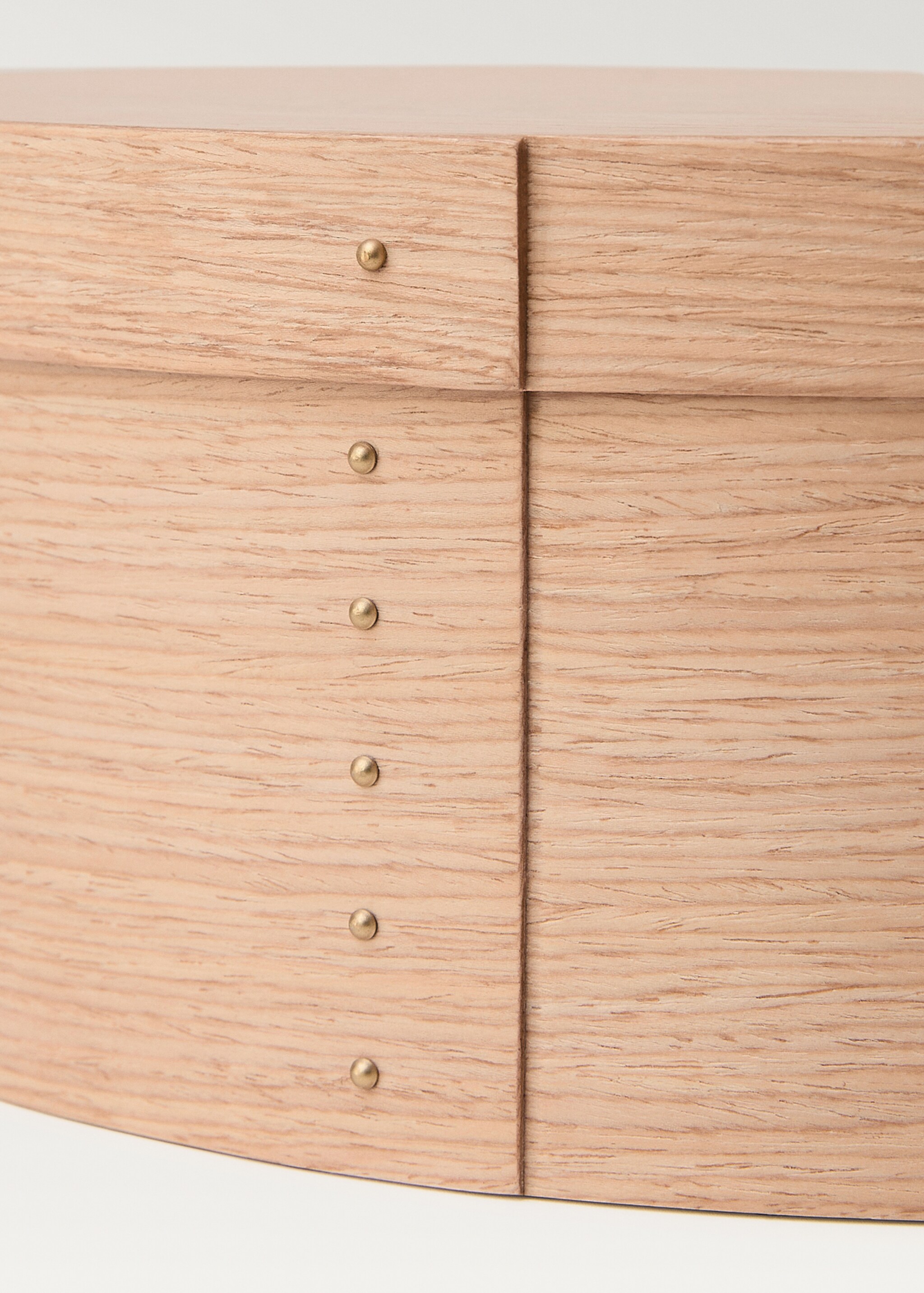 Medium oval wooden box - Details of the article 2