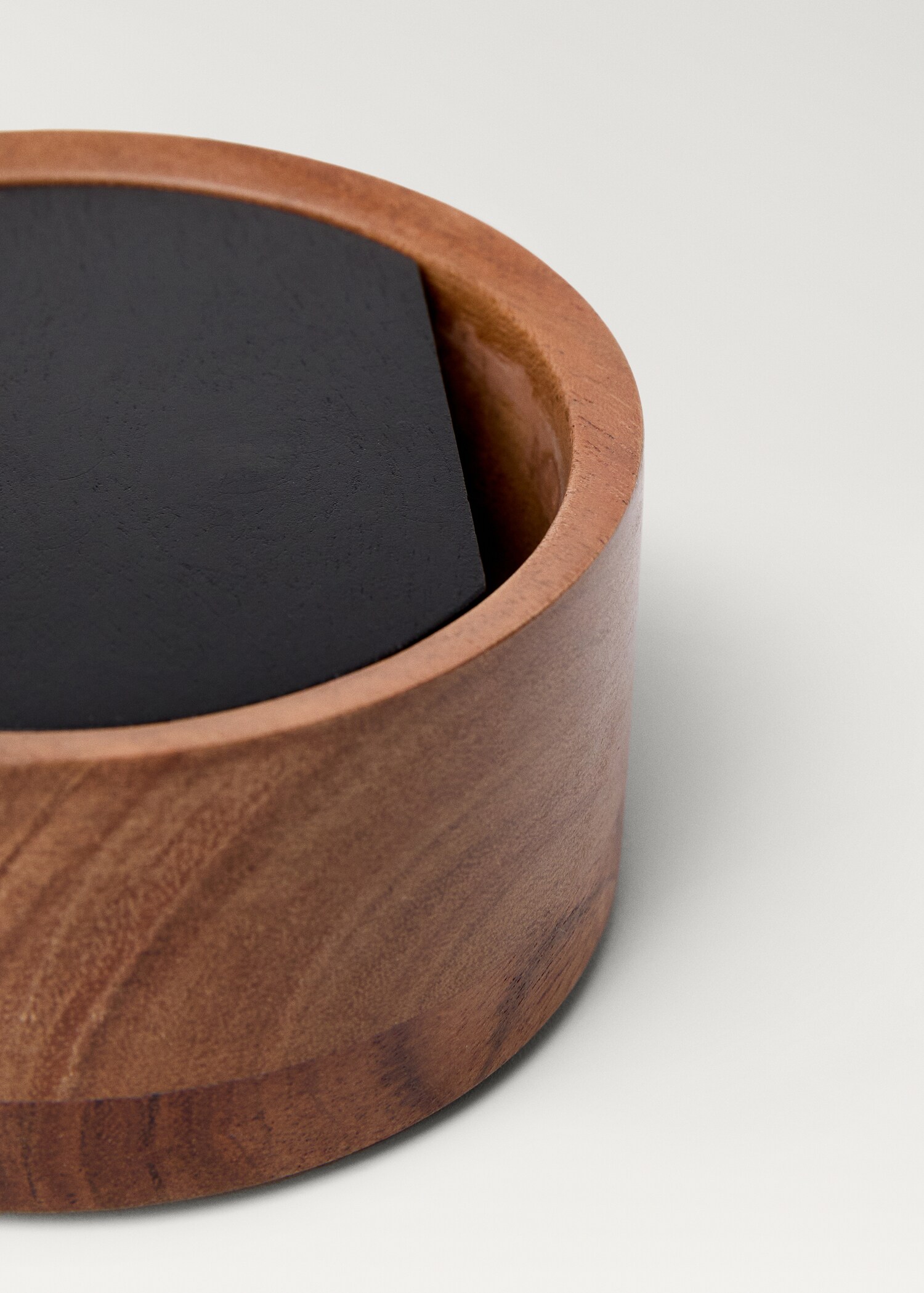 Small two-tone wooden box - Details of the article 1