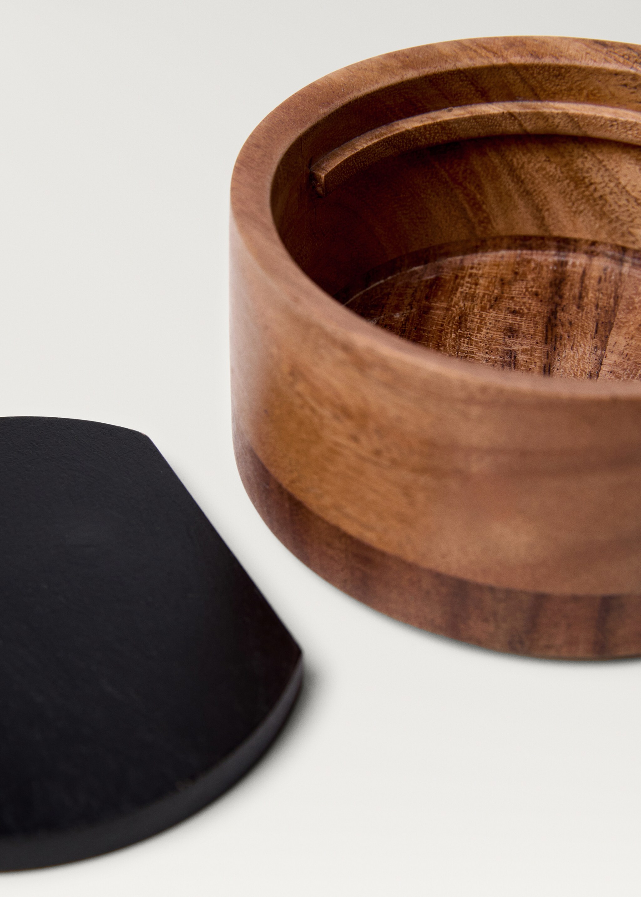 Small two-tone wooden box - Details of the article 3