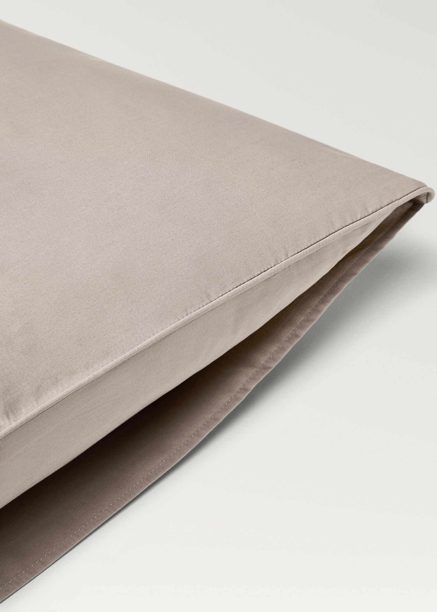 Deux taies d'oreiller percale de coton 500 fils détail passepoilé arrondi 60x60 cm - Détail de l'article 2