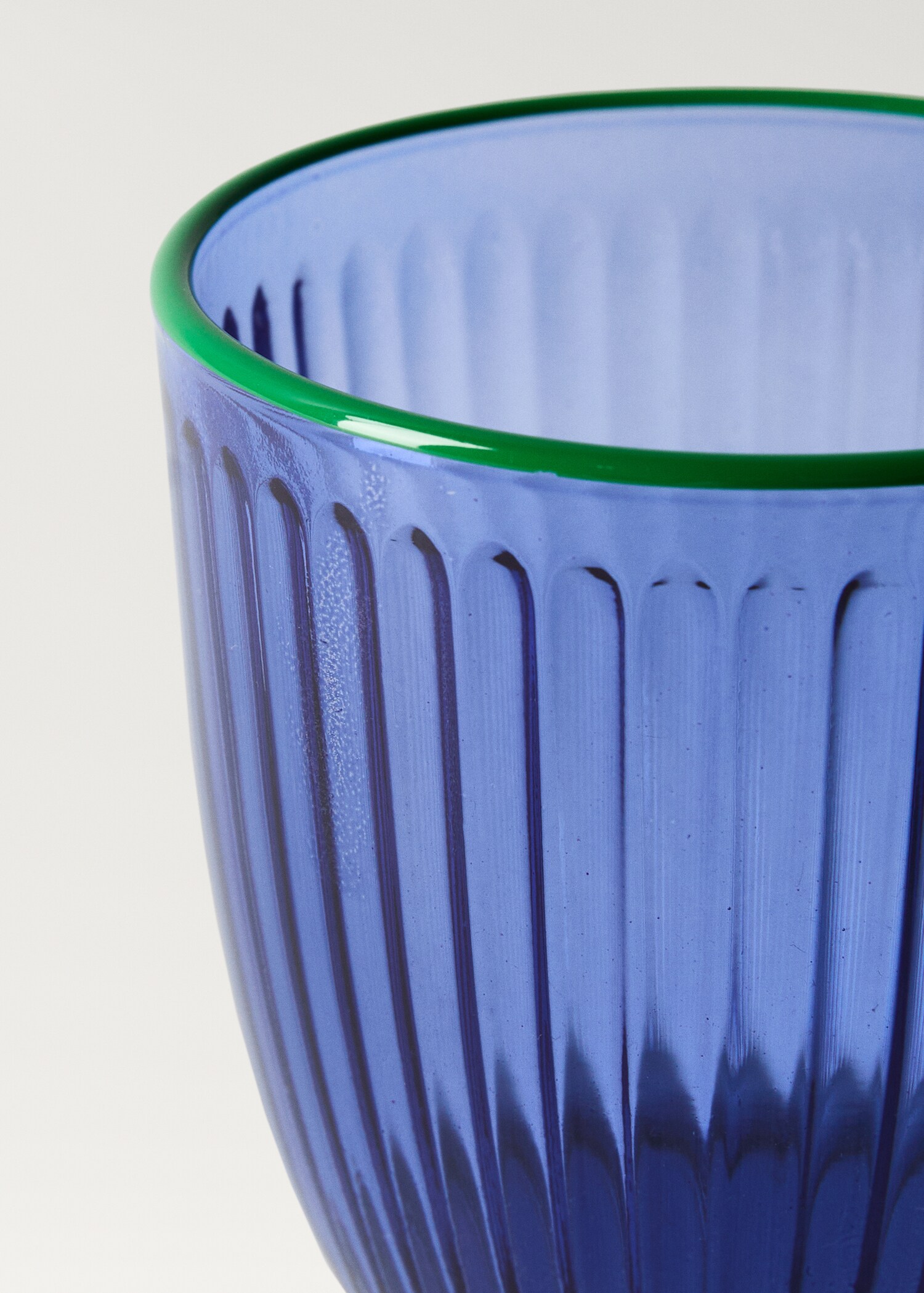 Stem glass with two-tone textured stripe design - Details of the article 1