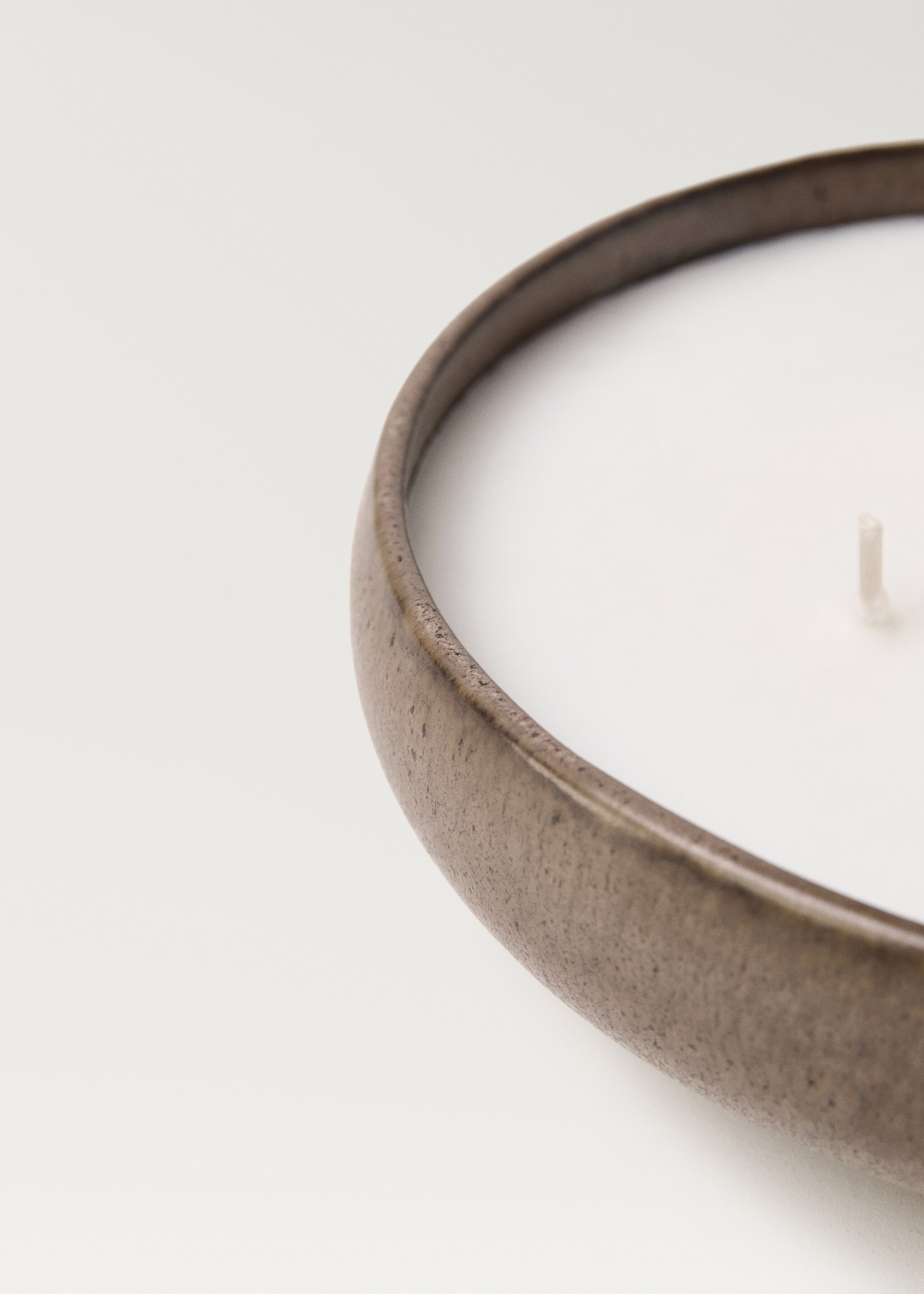 Large wax candle - Details of the article 2