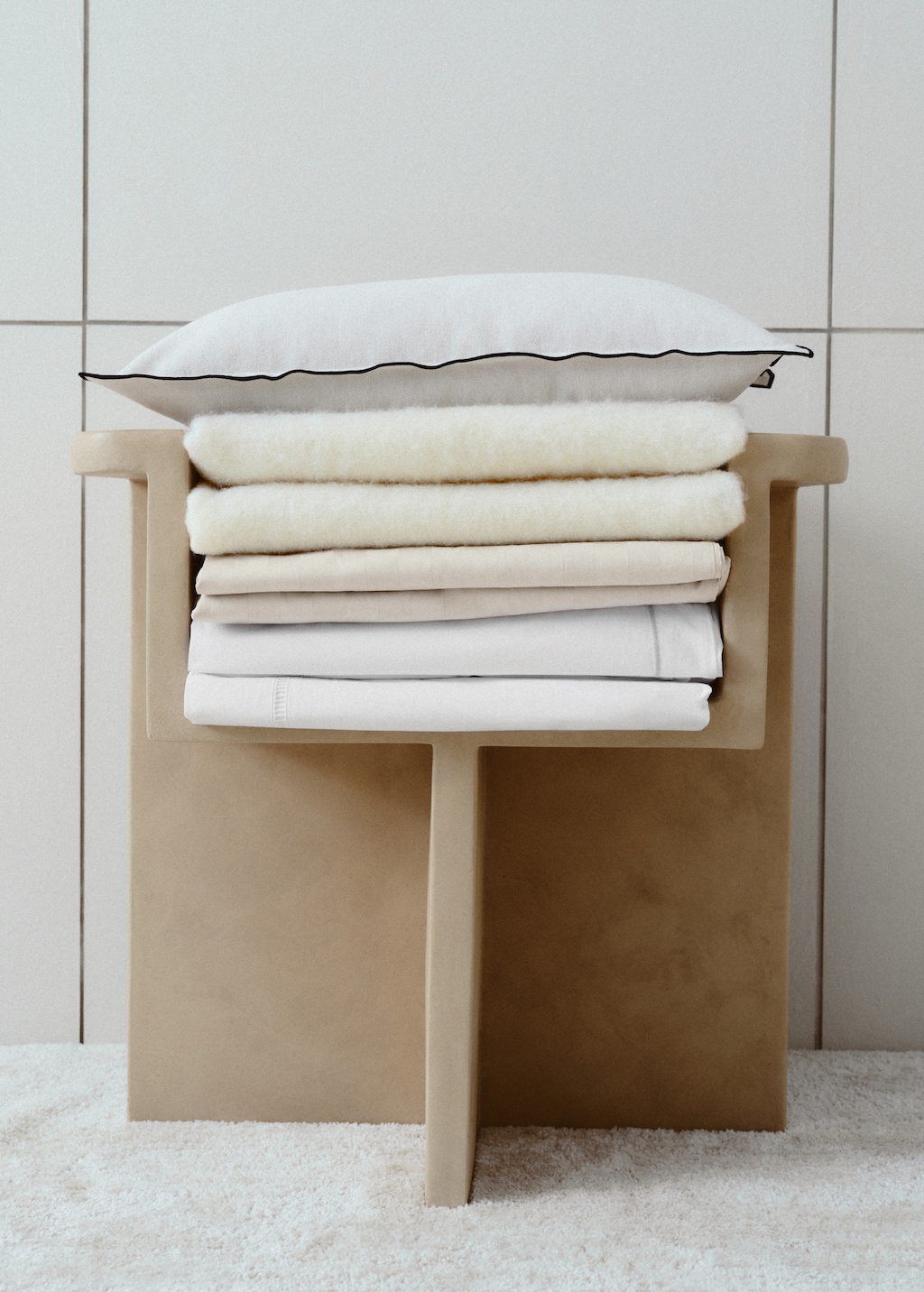 Soft-effect blanket with fringed trim