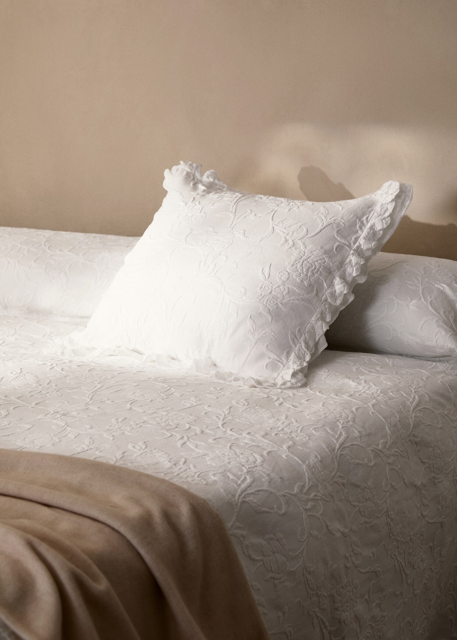Trapunta cotone jacquard floreale volant letto 180/200 cm - Dettaglio dell'articolo 7