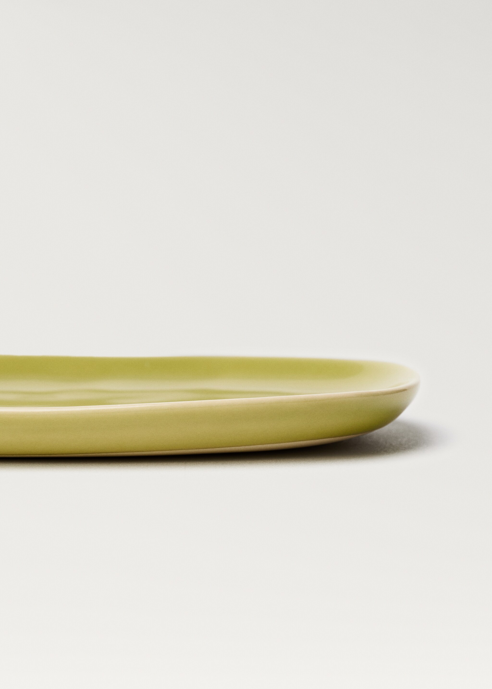 Medium stoneware serving dish with plain design - Details of the article 2