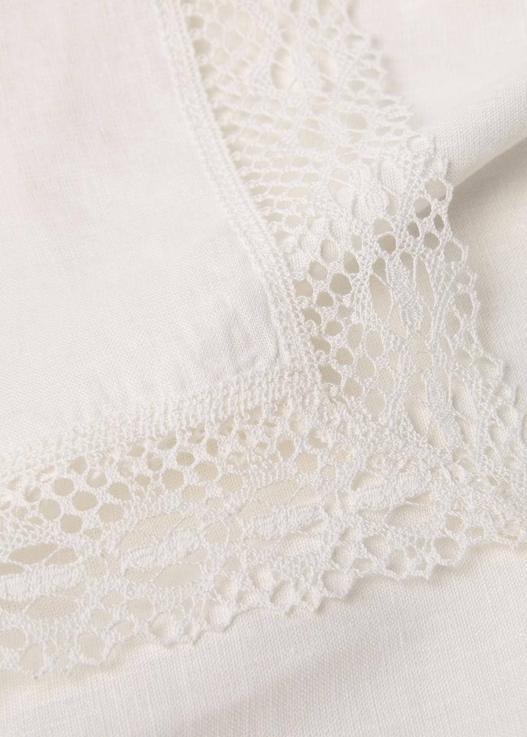 100% linen lace tablecloth for 6 to 8 diners
