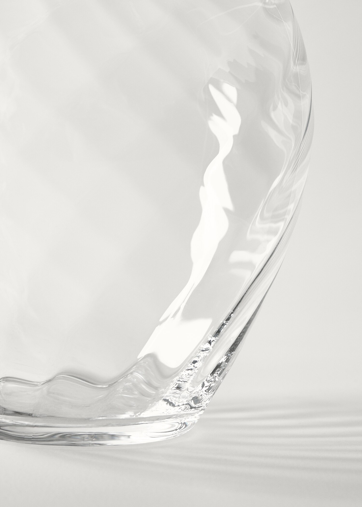 Mundgeblasene Vase mit Wellenmotiv - Detail des Artikels 1