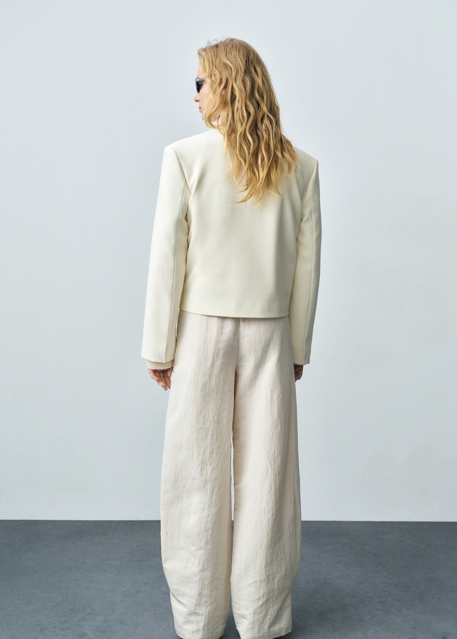 Sacou cropped structurat - Spatele articolului