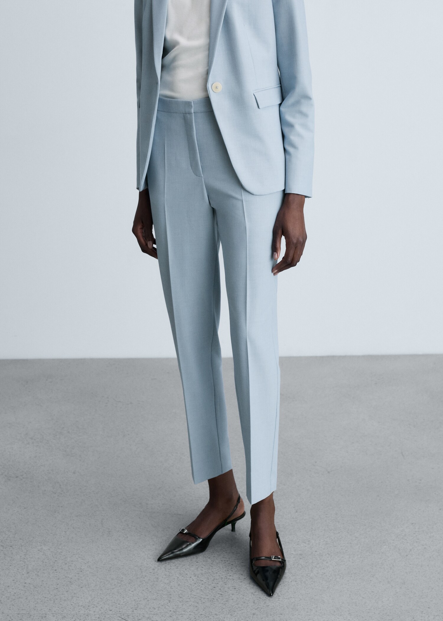Pantalón recto traje - Plano medio