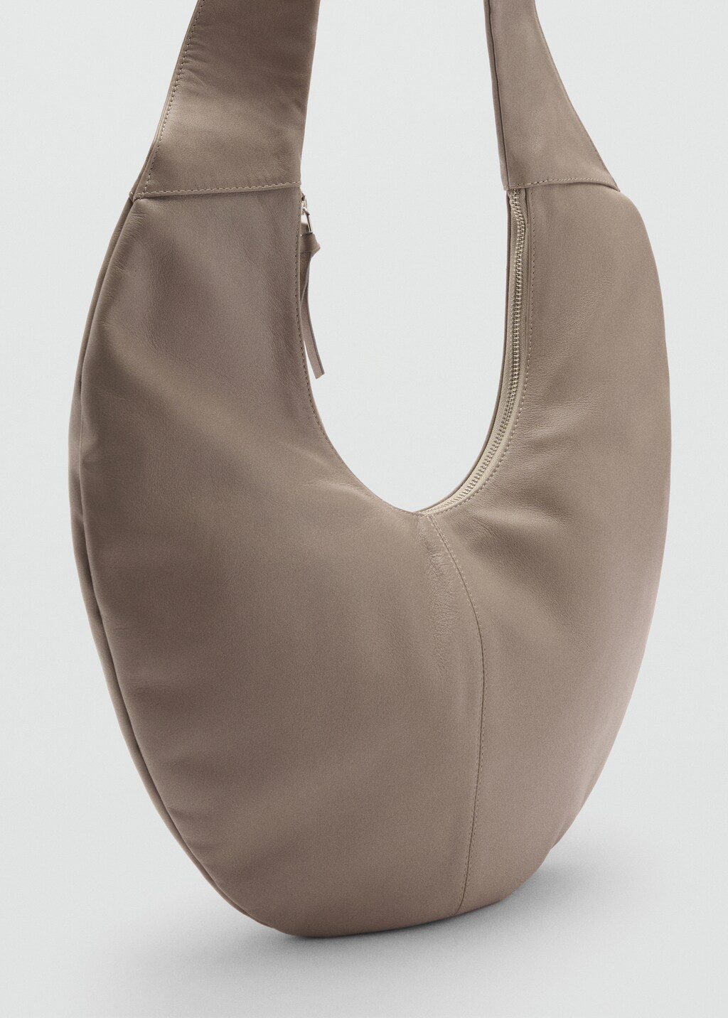 Sac cuir demi-lune - Femme | MANGO France m?�tropolitaine