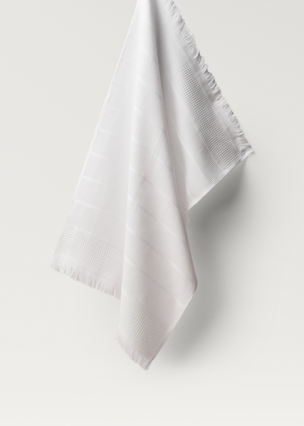 Textured cotton kitchen towel with fringes