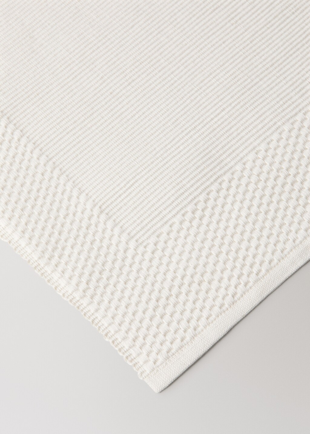 Cotton placemats with geometric pattern