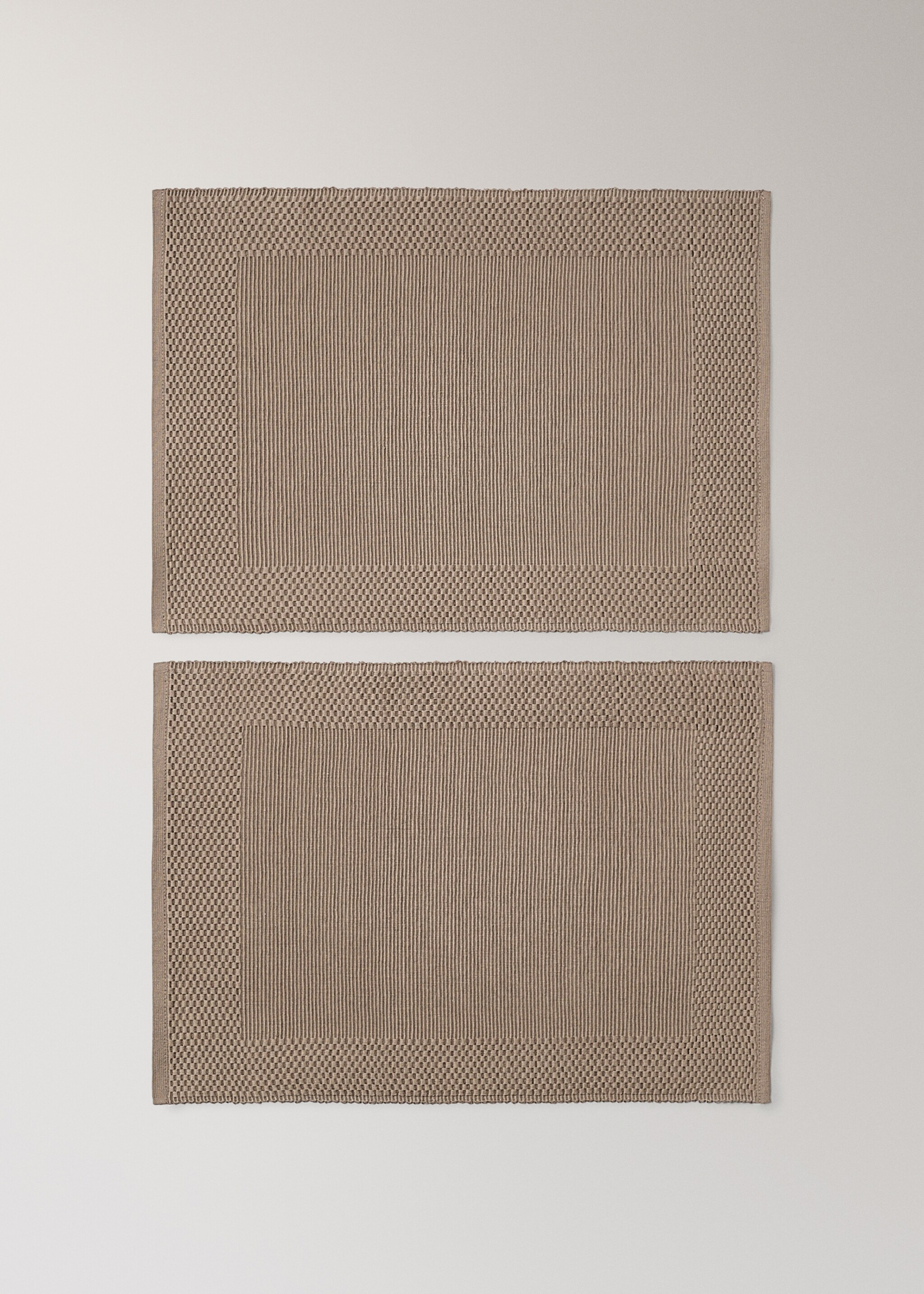 Bavlněné prostírání s geometrickým vzorem - Zboží bez modelu, Písková. Ref: 87073314-00.