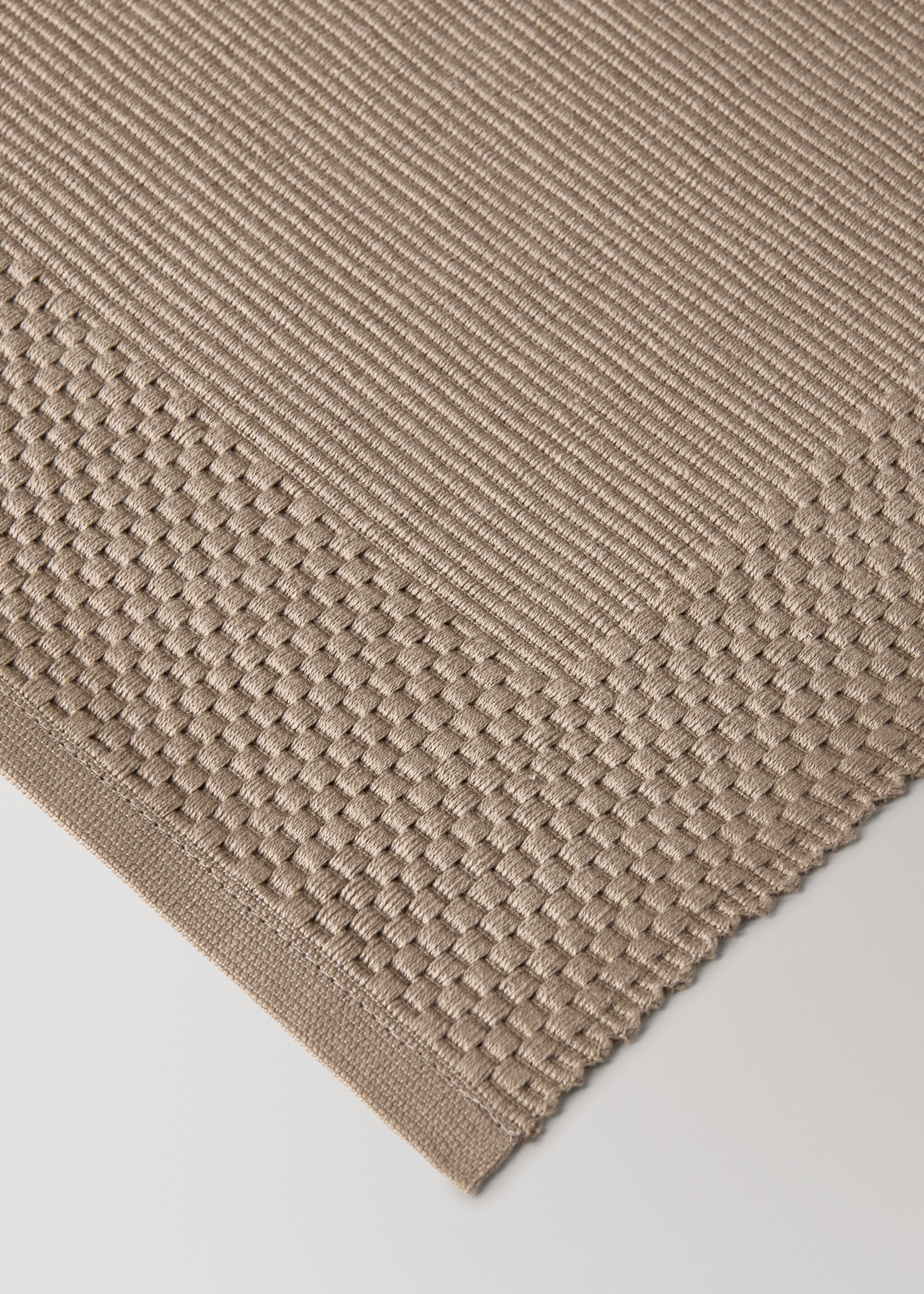 Bavlněné prostírání s geometrickým vzorem - Detail zboží 1, Písková. Ref: 87073314-00.