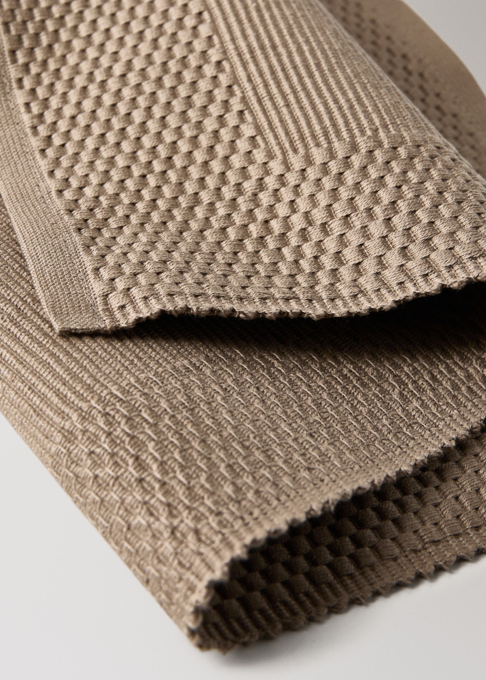 Bavlněné prostírání s geometrickým vzorem - Detail zboží 2, Písková. Ref: 87073314-00.