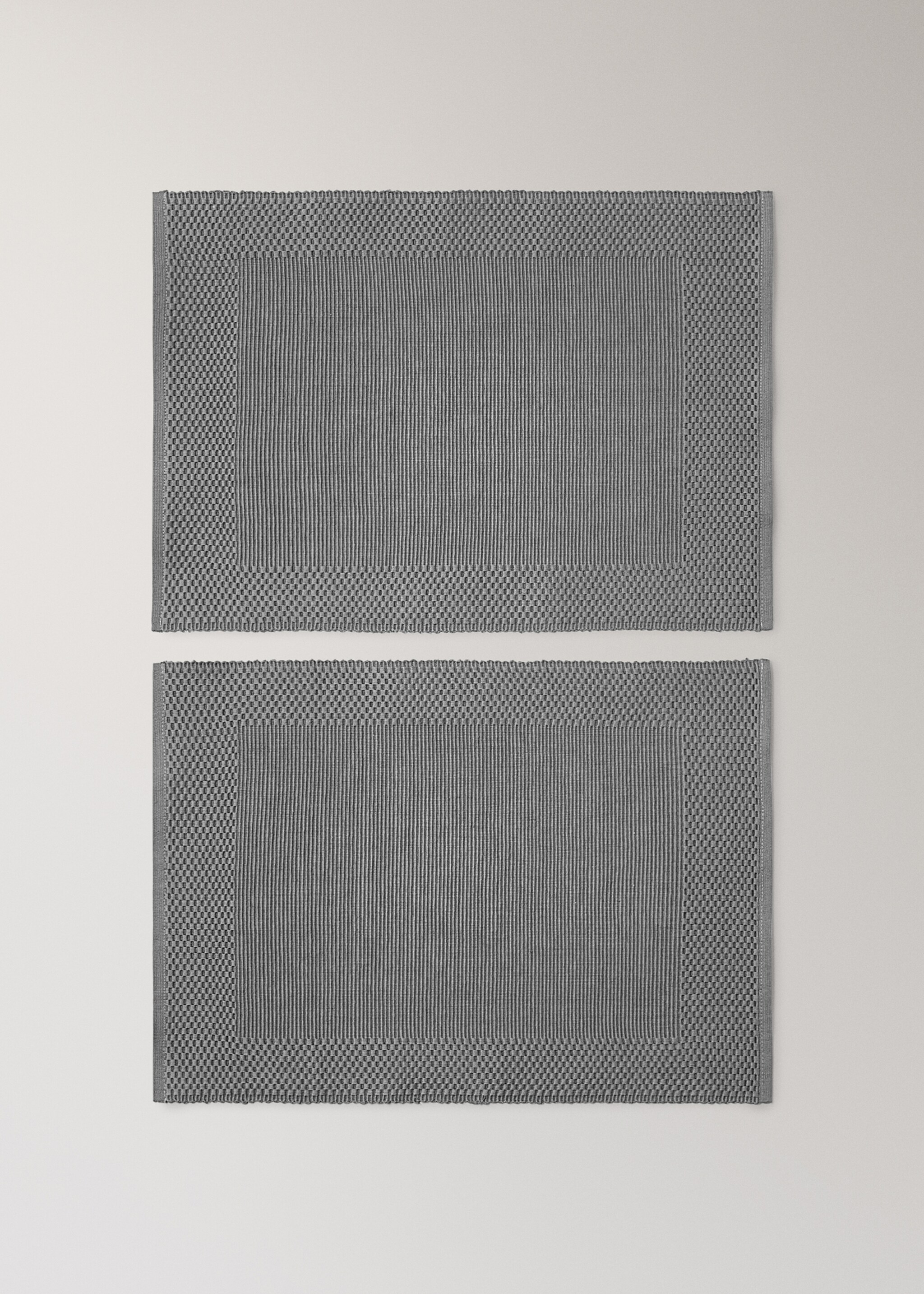 Bavlněné prostírání s geometrickým vzorem - Zboží bez modelu, Světle/pastelově šedá. Ref: 87073314-00.