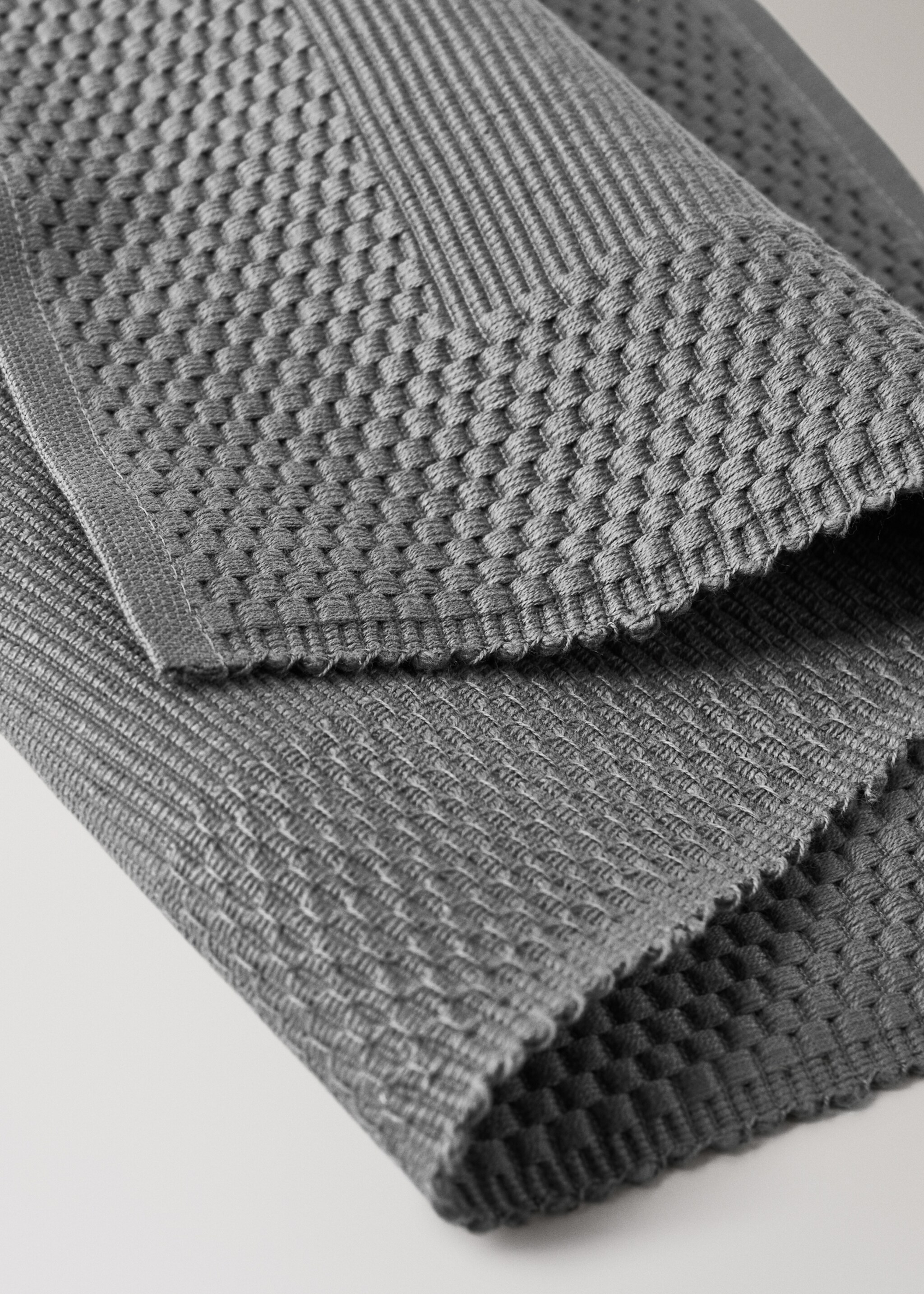 Bavlněné prostírání s geometrickým vzorem - Detail zboží 2, Světle/pastelově šedá. Ref: 87073314-00.