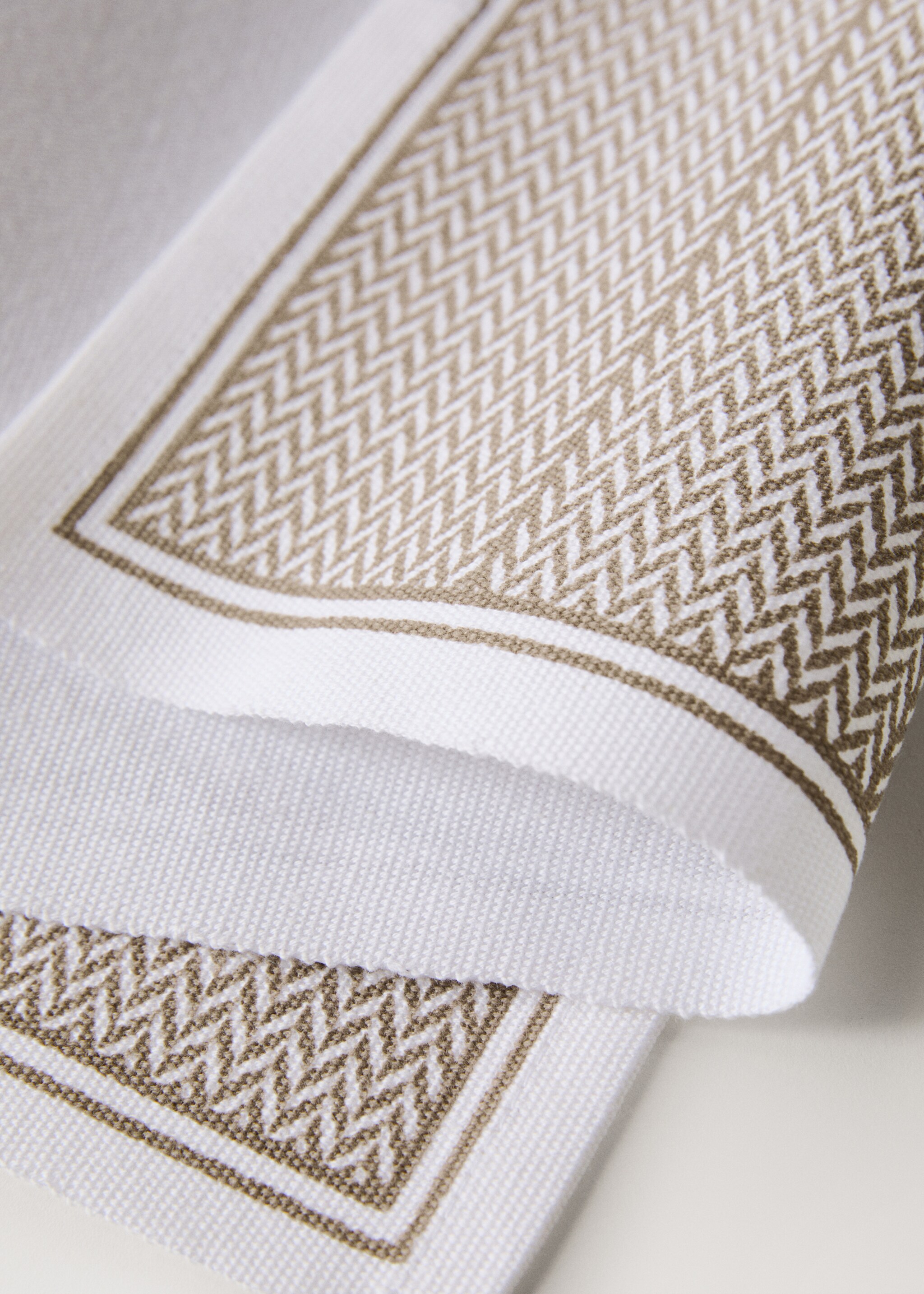 Geometric-print placemats - Details of the article 1, Sand. Ref: 87073315-00.