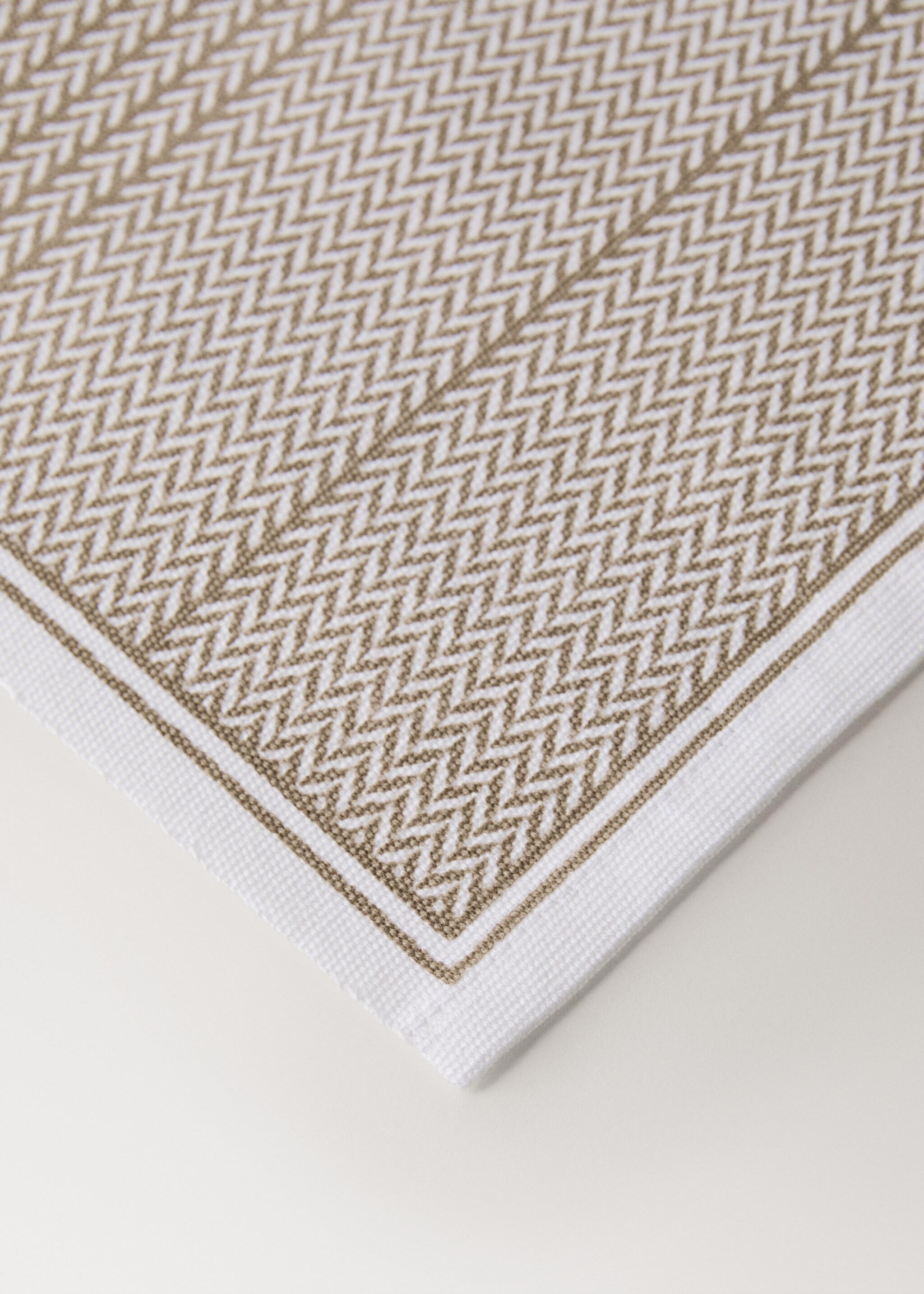 Geometric-print placemats - Details of the article 2, Sand. Ref: 87073315-00.