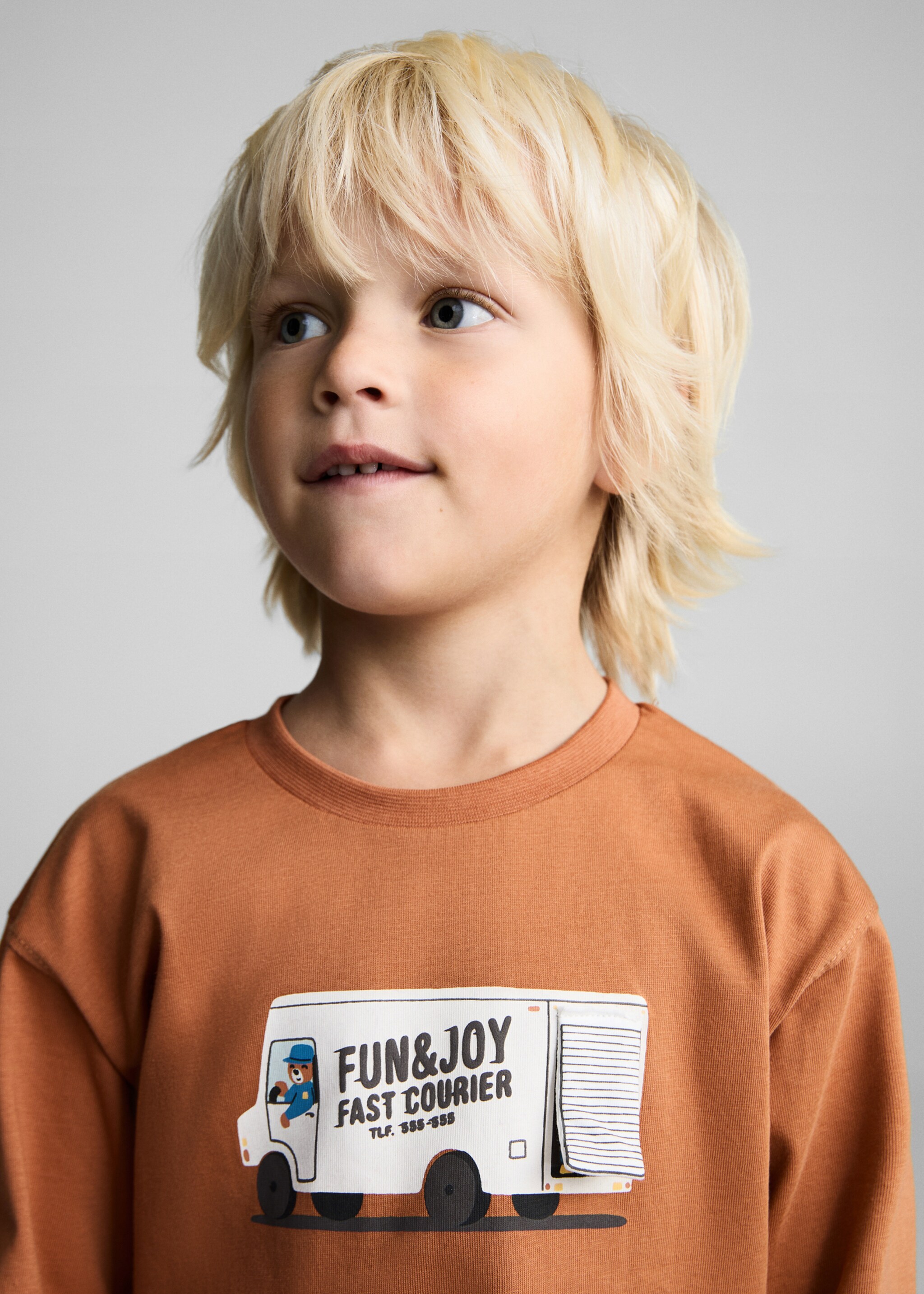 T-shirt with print drawing - Details of the article 1