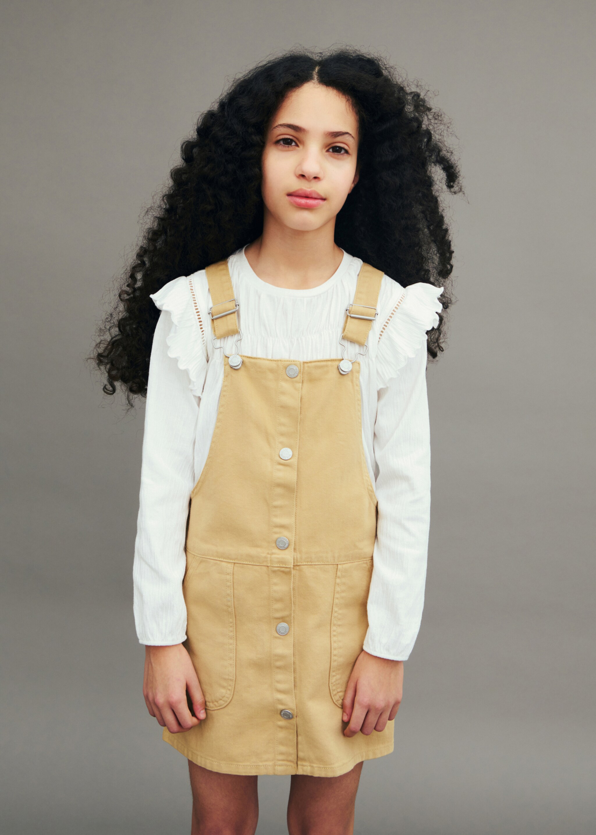 Short denim pinafore - Details of the article 5