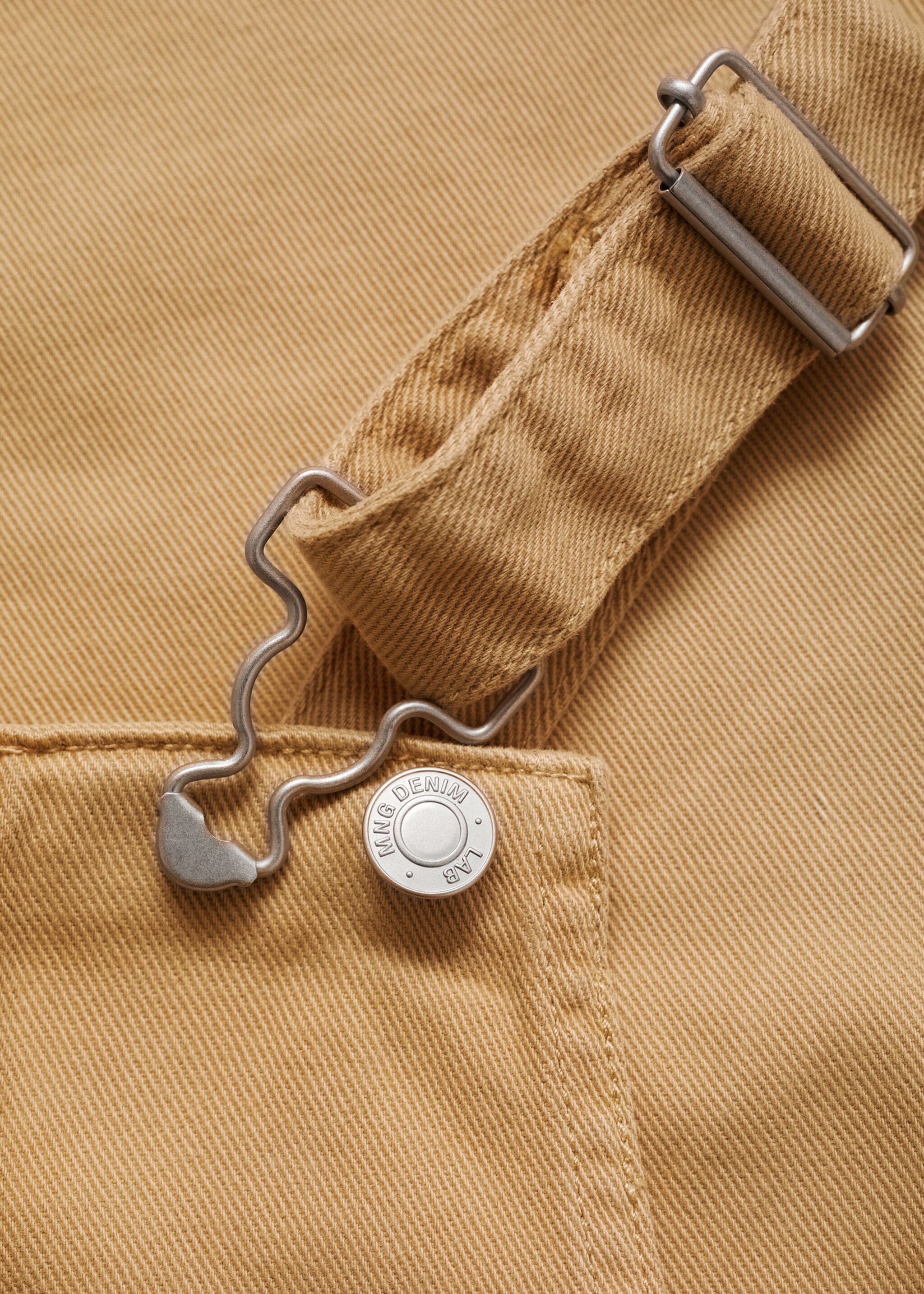 Short denim pinafore - Details of the article 8